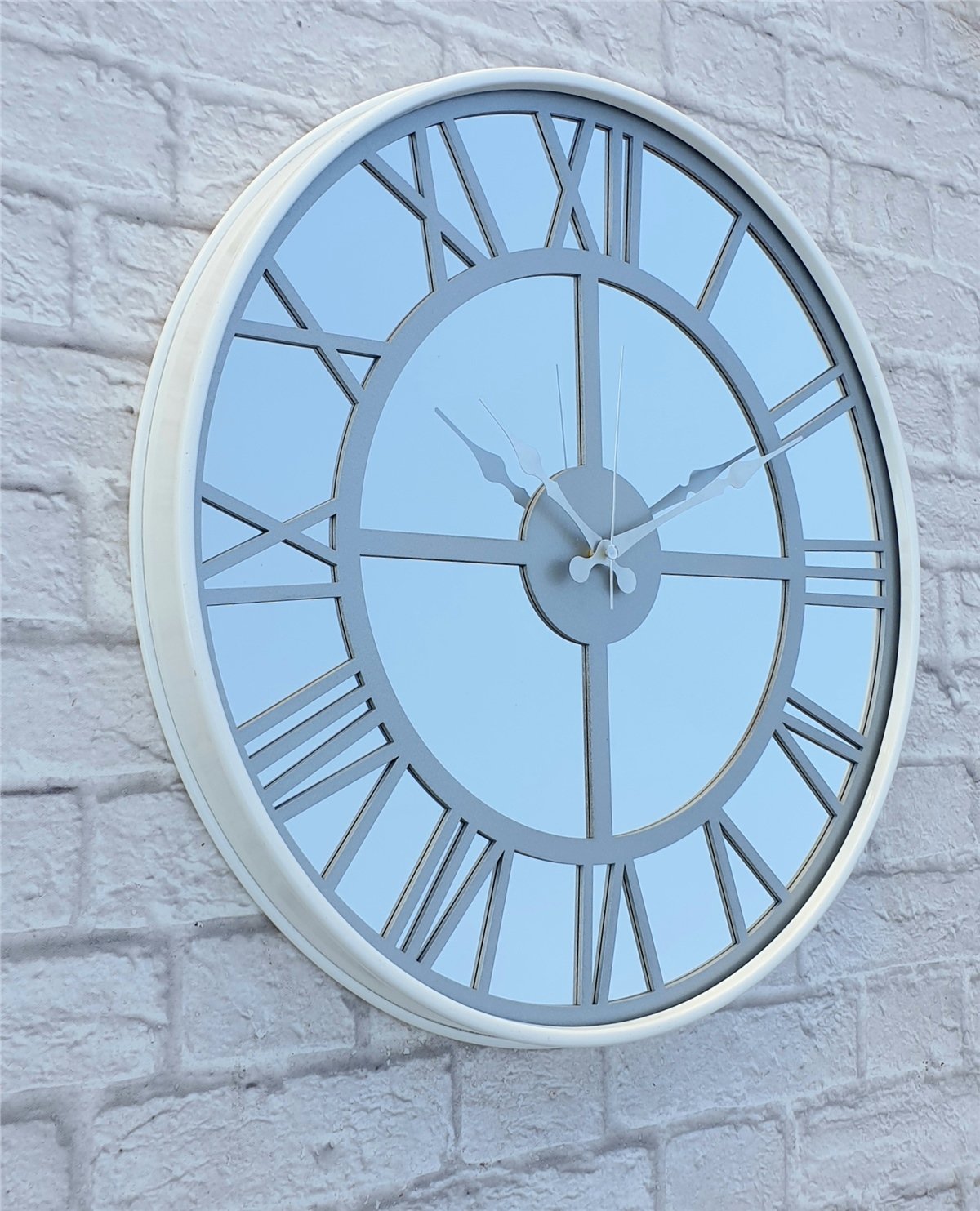 Markakanvas Beyaz Renk Metal Kasalı Aynalı   Duvar Saati Çap 40 cm - Çap 50 cm