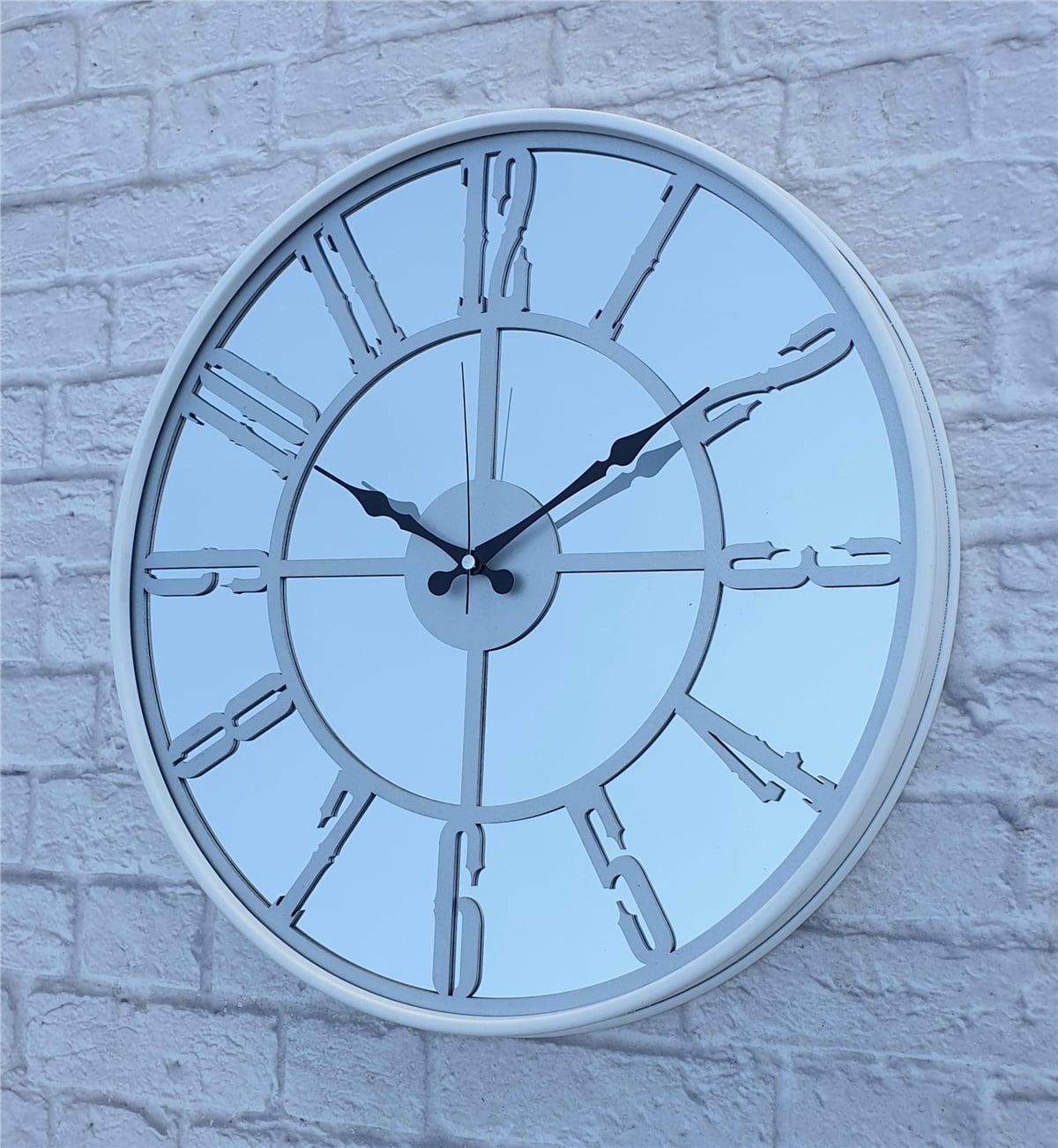 Markakanvas Beyaz Renk Metal Kasalı Aynalı   Duvar Saati Çap 40 cm - Çap 50 cm