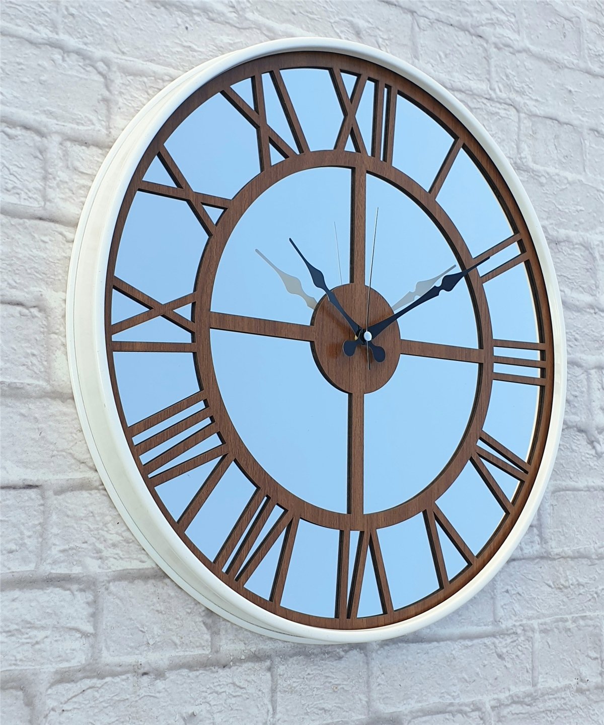 Markakanvas Beyaz Renk Metal Kasalı Aynalı   Duvar Saati Çap 40 cm - Çap 50 cm