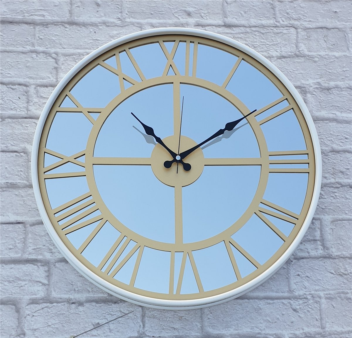 Markakanvas Beyaz Renk Metal Kasalı Aynalı   Duvar Saati Çap 40 cm - Çap 50 cm