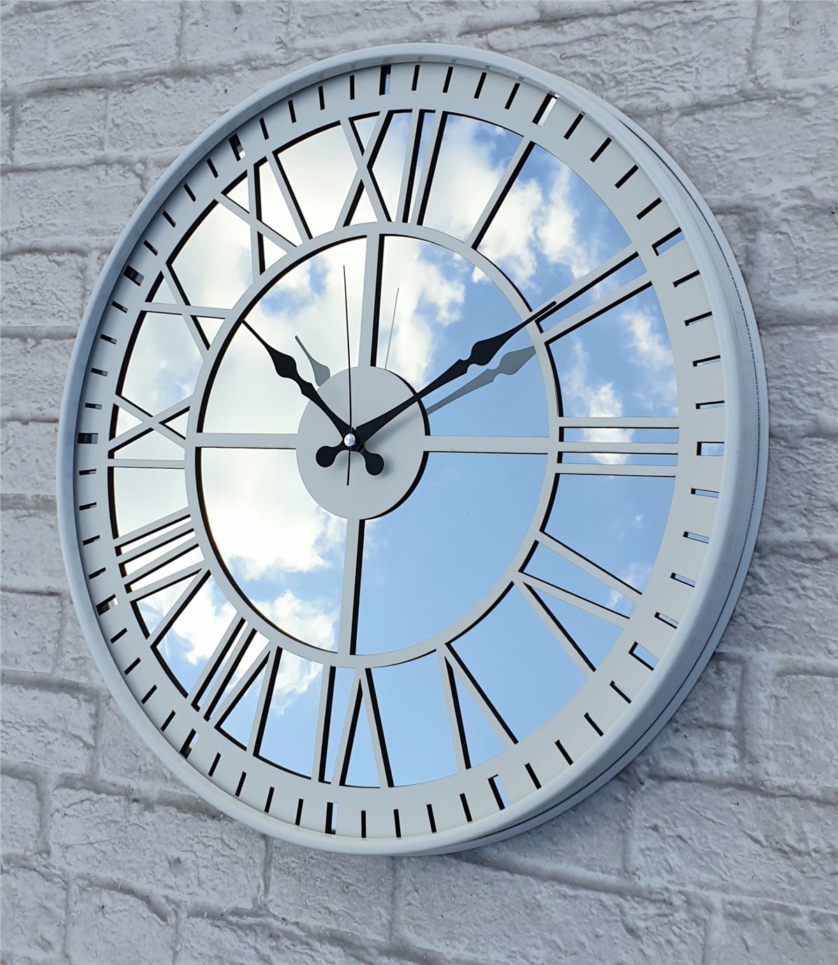 Markakanvas Beyaz Renk Metal Kasalı Aynalı   Duvar Saati Çap 40 cm - Çap 50 cm