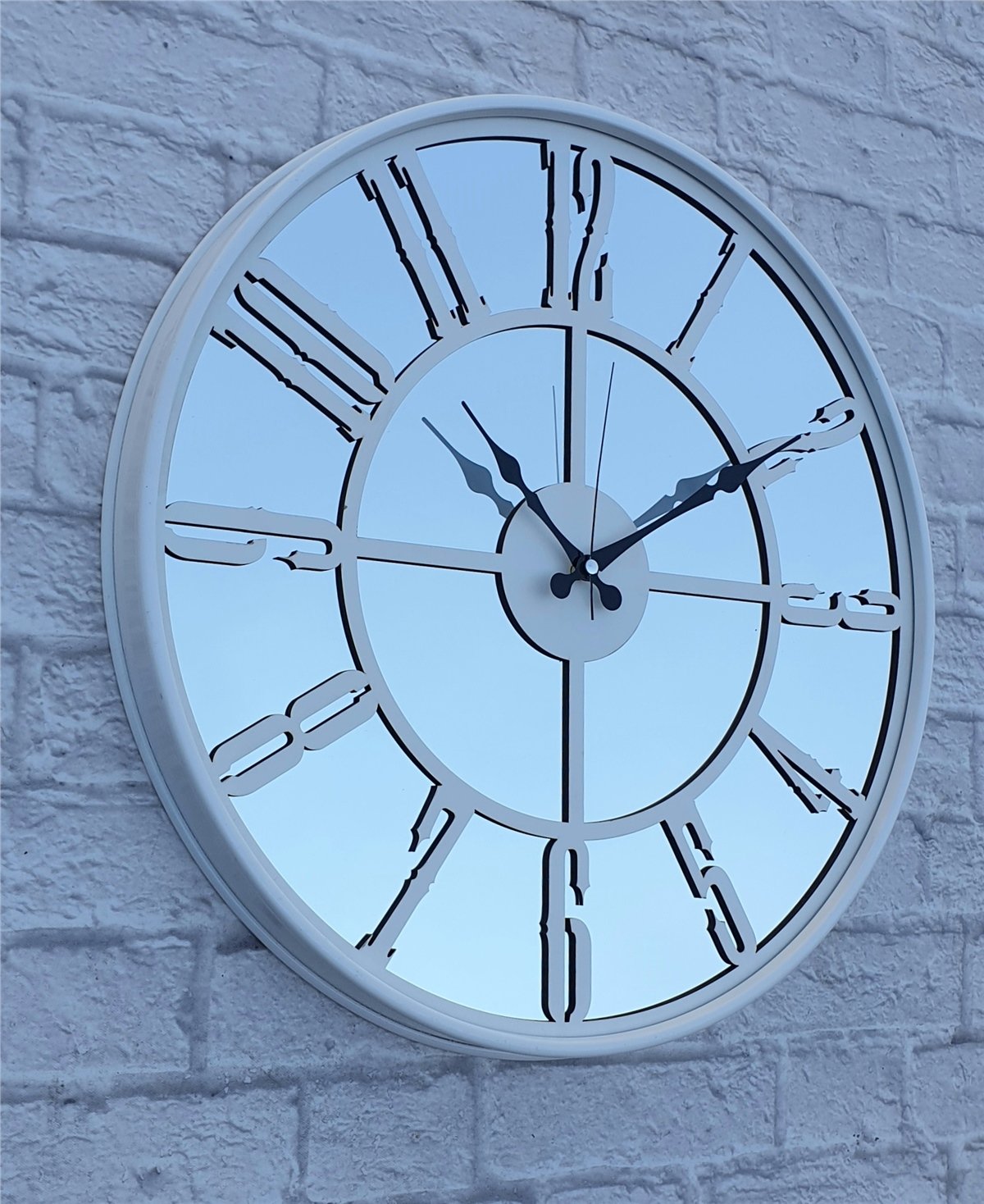 Markakanvas Beyaz Renk Metal Kasalı Aynalı   Duvar Saati Çap 40 cm - Çap 50 cm