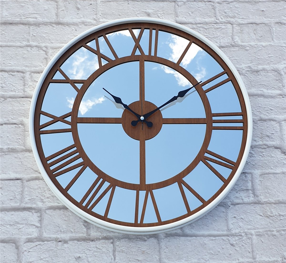 Markakanvas Beyaz Renk Metal Kasalı Aynalı   Duvar Saati Çap 40 cm - Çap 50 cm