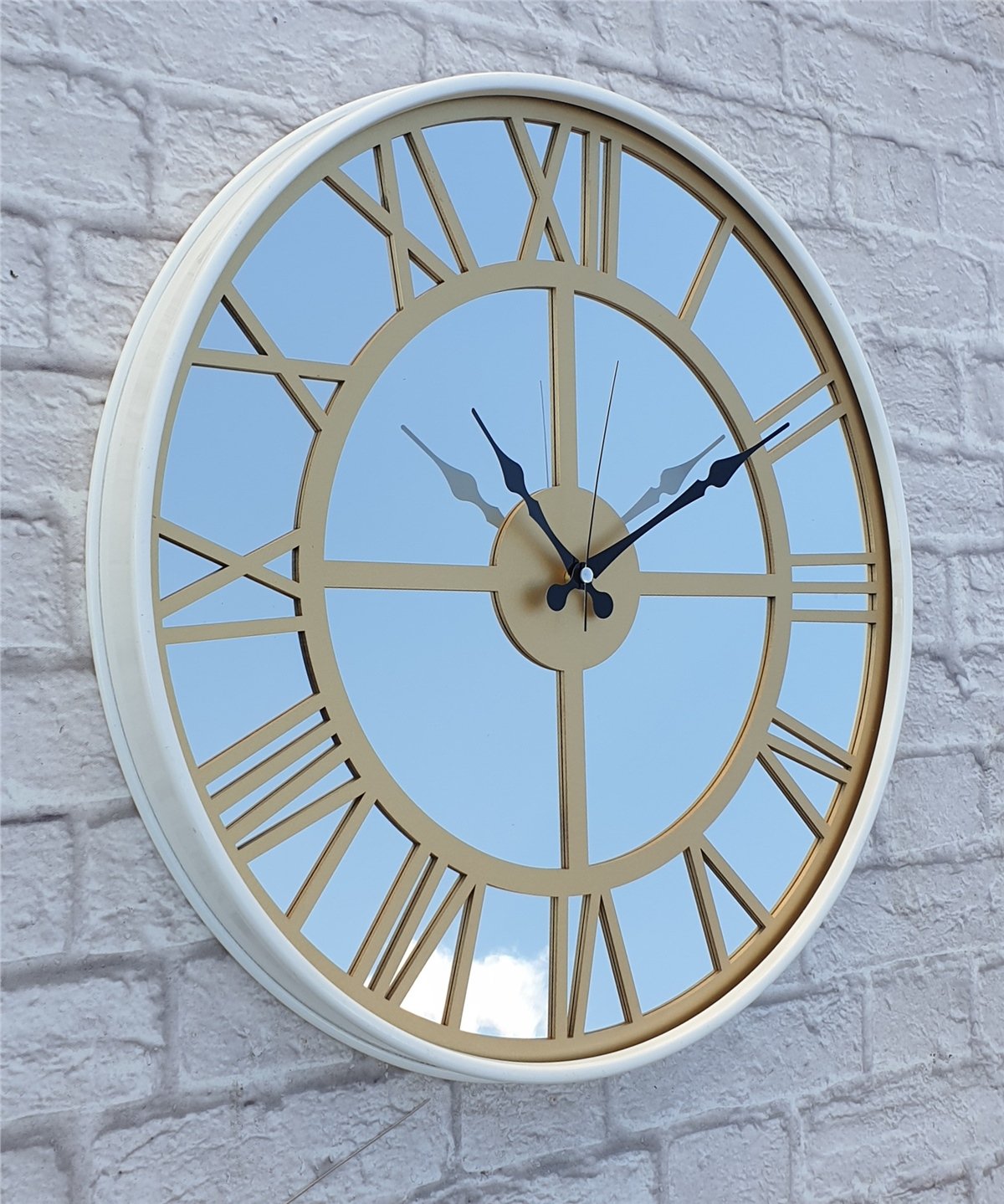 Markakanvas Beyaz Renk Metal Kasalı Aynalı   Duvar Saati Çap 40 cm - Çap 50 cm