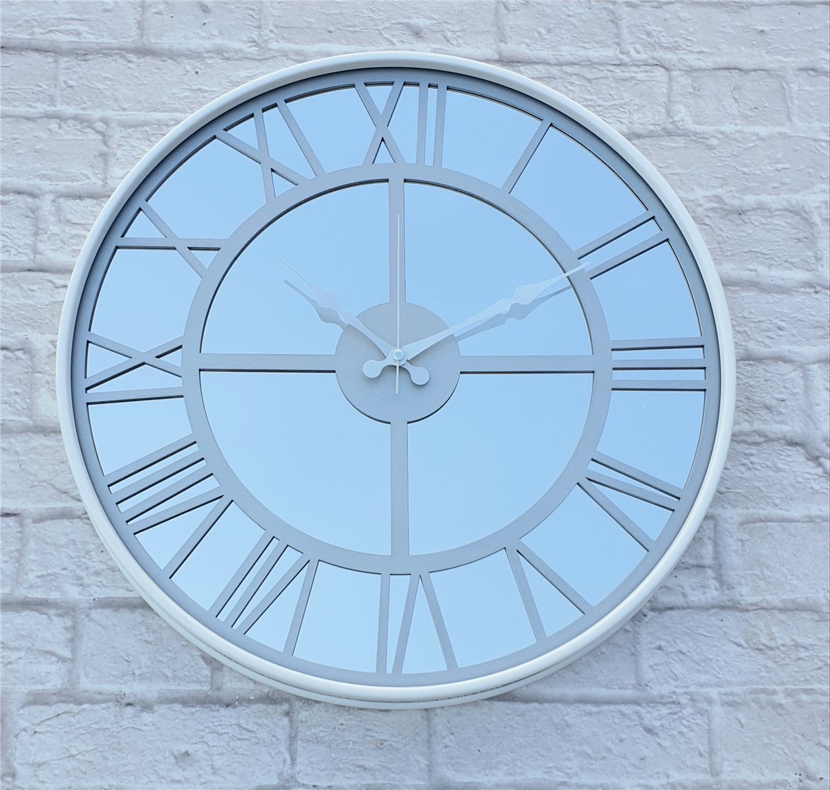 Markakanvas Beyaz Renk Metal Kasalı Aynalı   Duvar Saati Çap 40 cm - Çap 50 cm