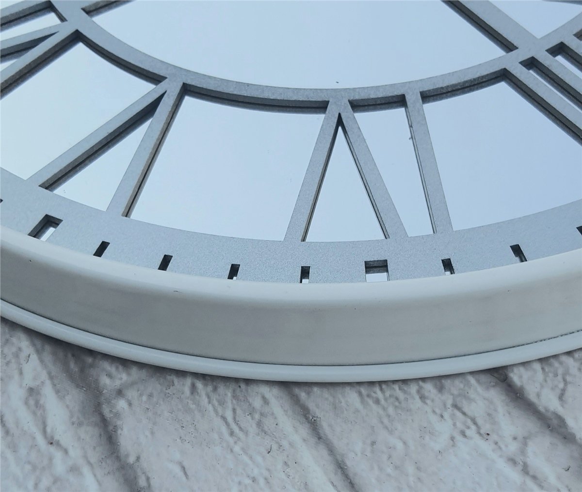 Markakanvas Beyaz Renk Metal Kasalı Aynalı   Duvar Saati Çap 40 cm - Çap 50 cm