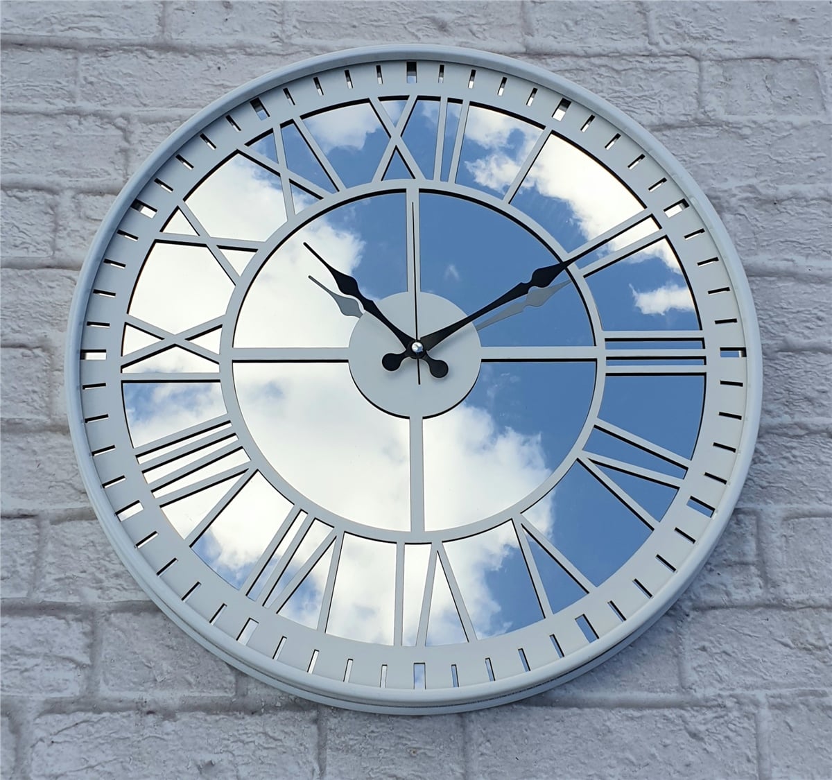 Markakanvas Beyaz Renk Metal Kasalı Aynalı   Duvar Saati Çap 40 cm - Çap 50 cm