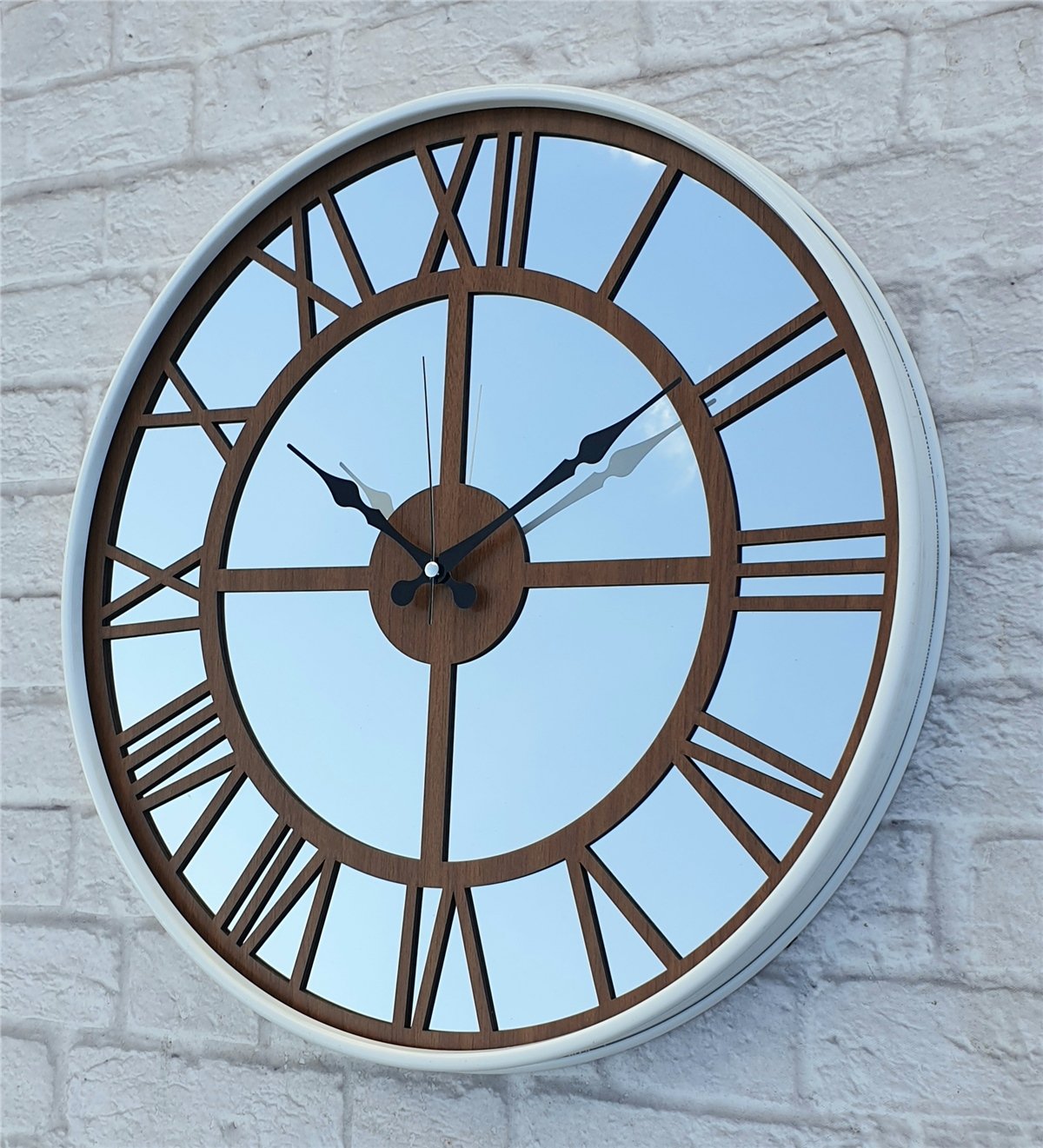 Markakanvas Beyaz Renk Metal Kasalı Aynalı   Duvar Saati Çap 40 cm - Çap 50 cm