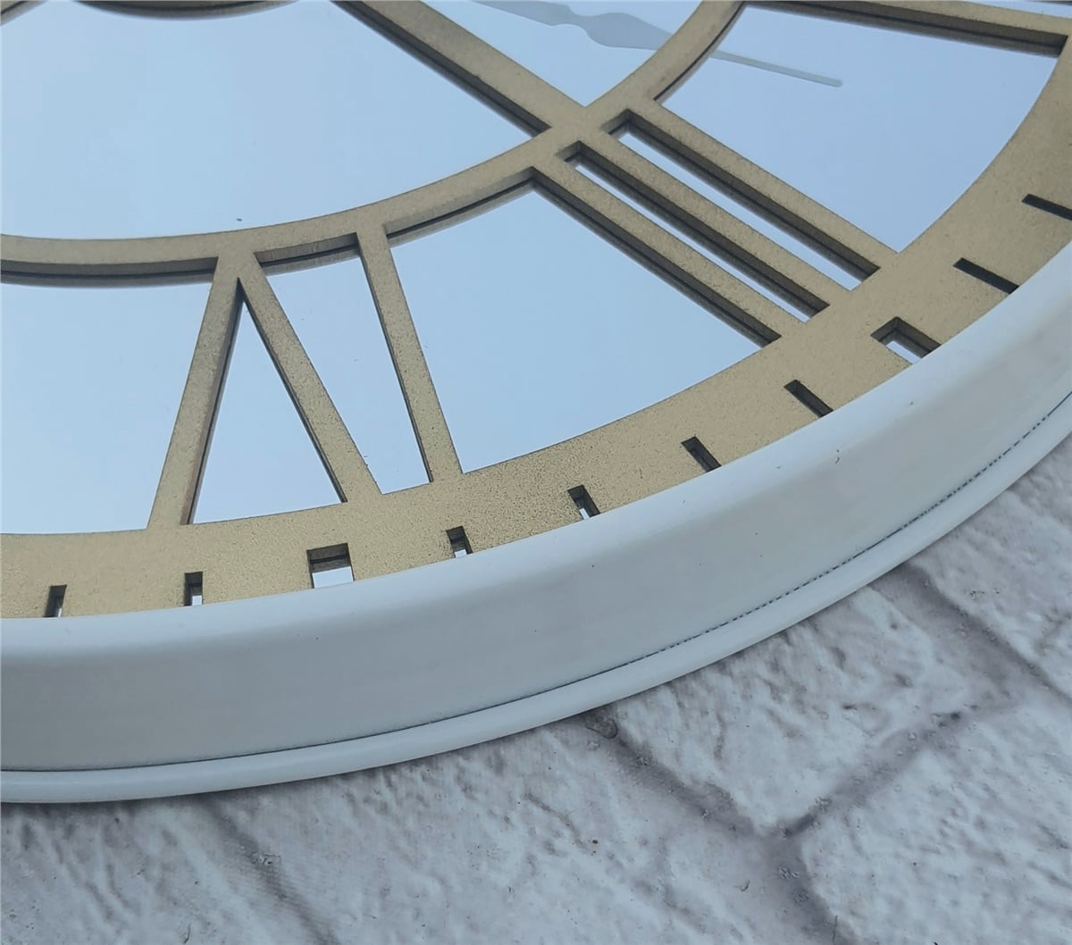 Markakanvas Beyaz Renk Metal Kasalı Aynalı   Duvar Saati Çap 40 cm - Çap 50 cm