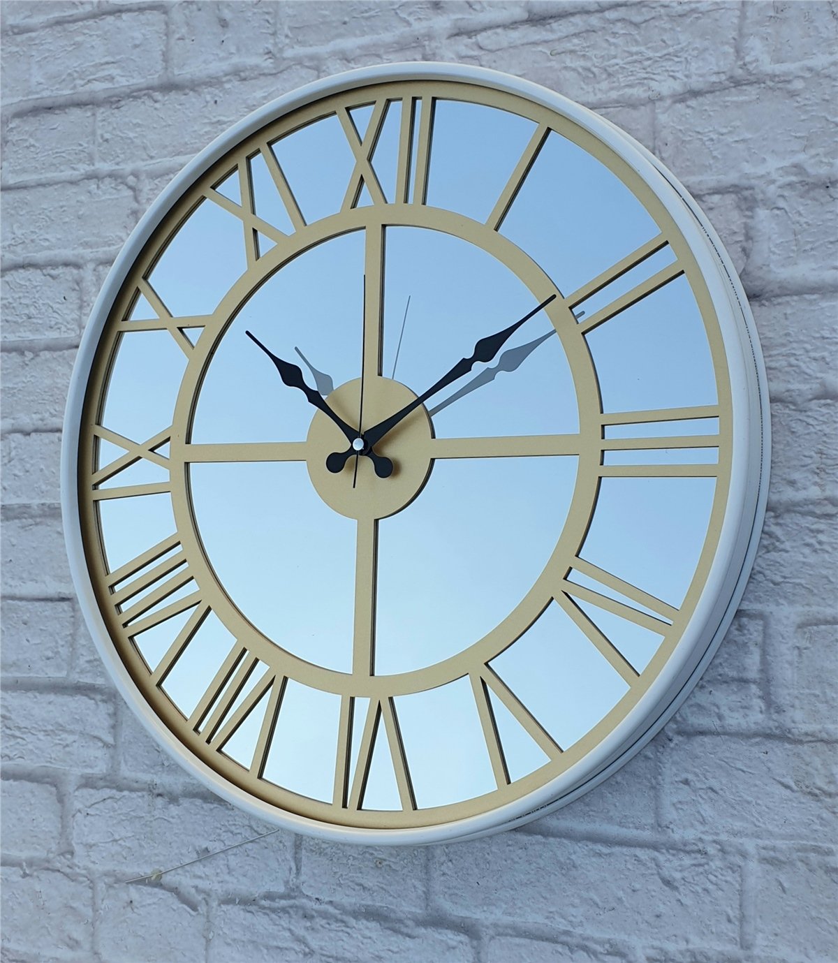Markakanvas Beyaz Renk Metal Kasalı Aynalı   Duvar Saati Çap 40 cm - Çap 50 cm
