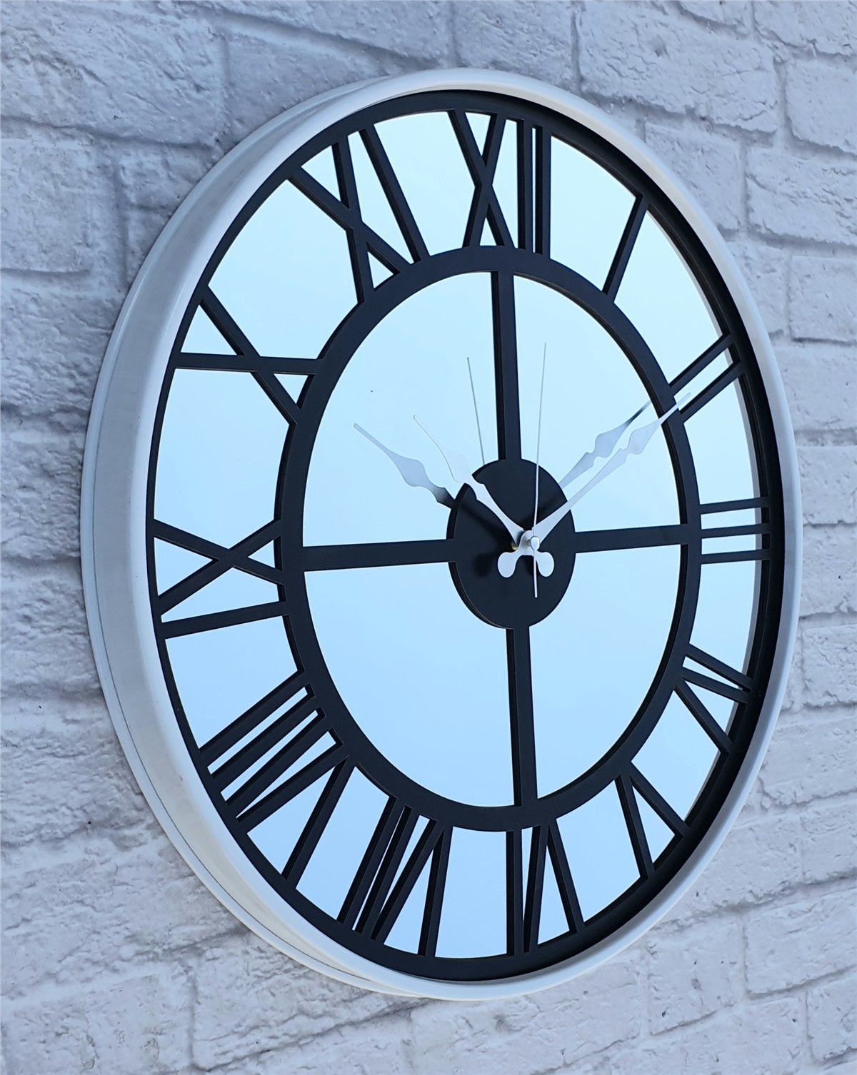 Markakanvas Beyaz Renk Metal Kasalı Aynalı   Duvar Saati Çap 40 cm - Çap 50 cm