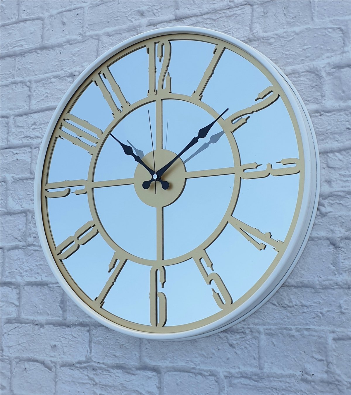 Markakanvas Beyaz Renk Metal Kasalı Aynalı   Duvar Saati Çap 40 cm - Çap 50 cm