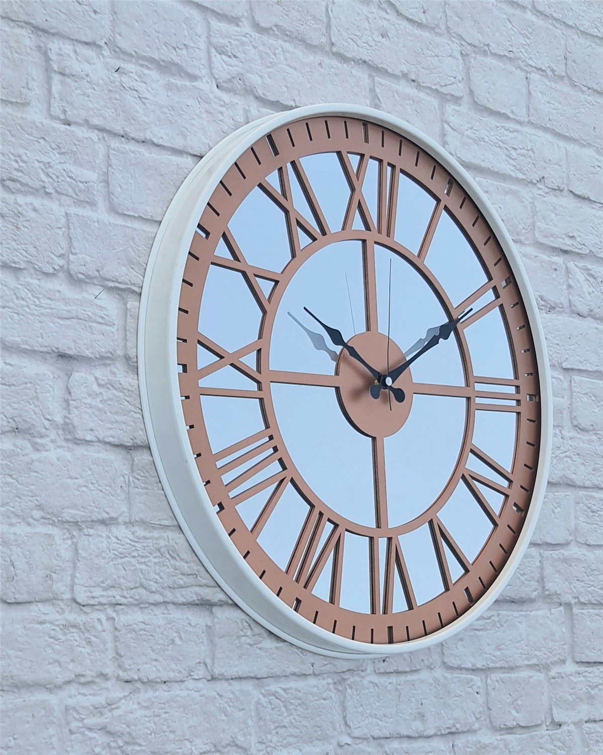 Markakanvas Beyaz Renk Metal Kasalı Aynalı   Duvar Saati Çap 40 cm - Çap 50 cm