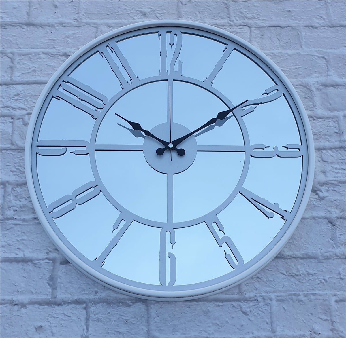 Markakanvas Beyaz Renk Metal Kasalı Aynalı   Duvar Saati Çap 40 cm - Çap 50 cm