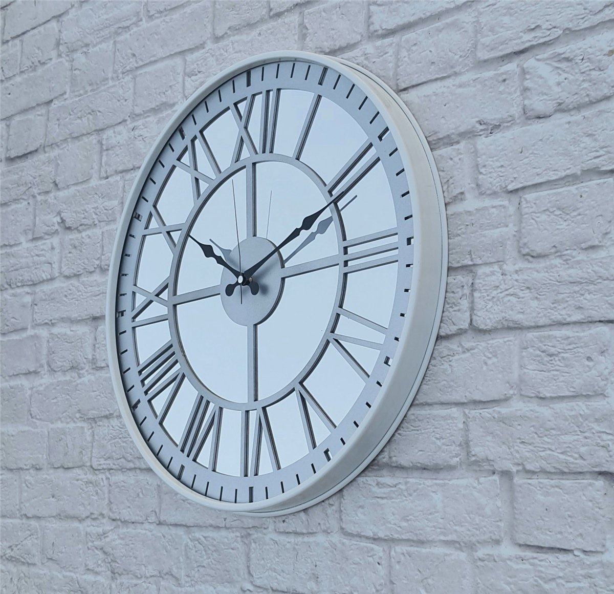Markakanvas Beyaz Renk Metal Kasalı Aynalı   Duvar Saati Çap 40 cm - Çap 50 cm