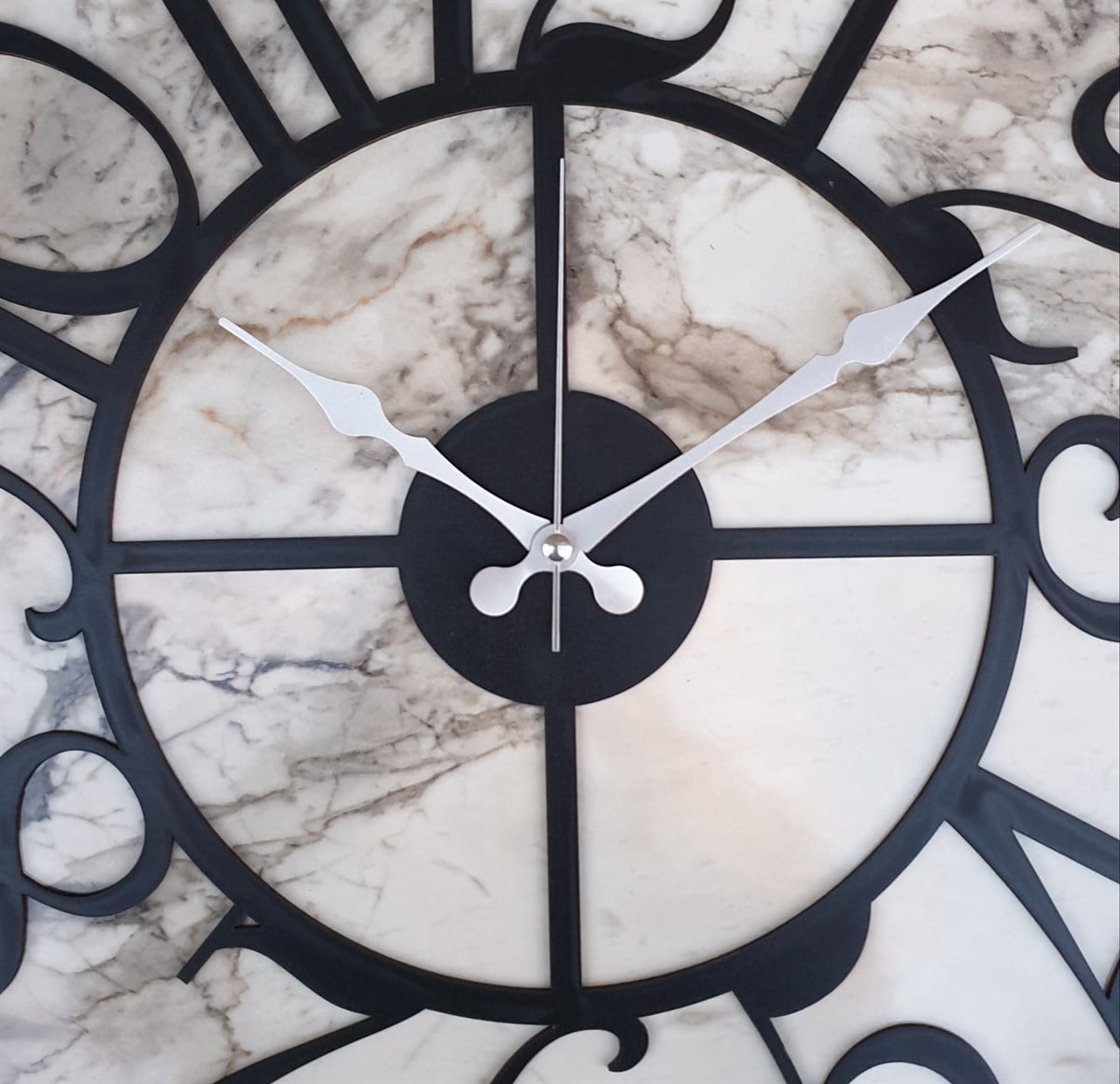 Markakanvas Gri Metal Kasalı Mermer Desenli  Duvar Saati  ( Çap 50 cm -Çap 80 cm )