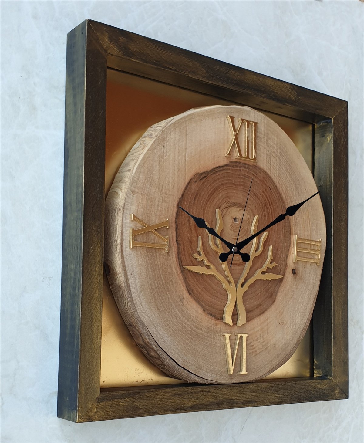 Markakanvas Kare, Doğal Masif Ahşap Ceviz Ağacı  Altın GOLD) Rakam Renkli  DUVAR , MASA Saati 30x30 cm