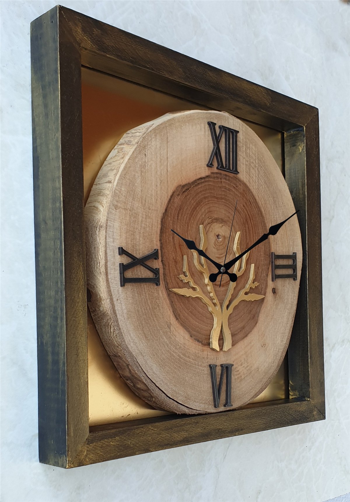 Markakanvas Kare, Doğal Masif Ahşap Ceviz Ağacı  Altın GOLD) Rakam Renkli  DUVAR , MASA Saati 30x30 cm