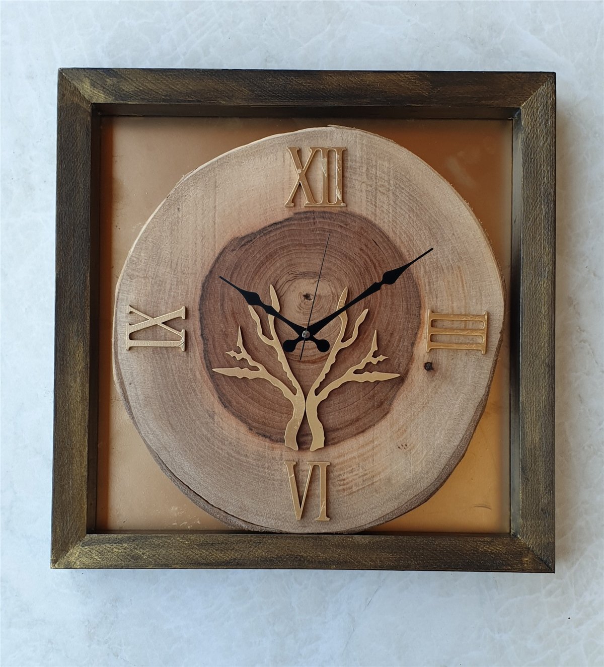 Markakanvas Kare, Doğal Masif Ahşap Ceviz Ağacı  Altın GOLD) Rakam Renkli  DUVAR , MASA Saati 30x30 cm