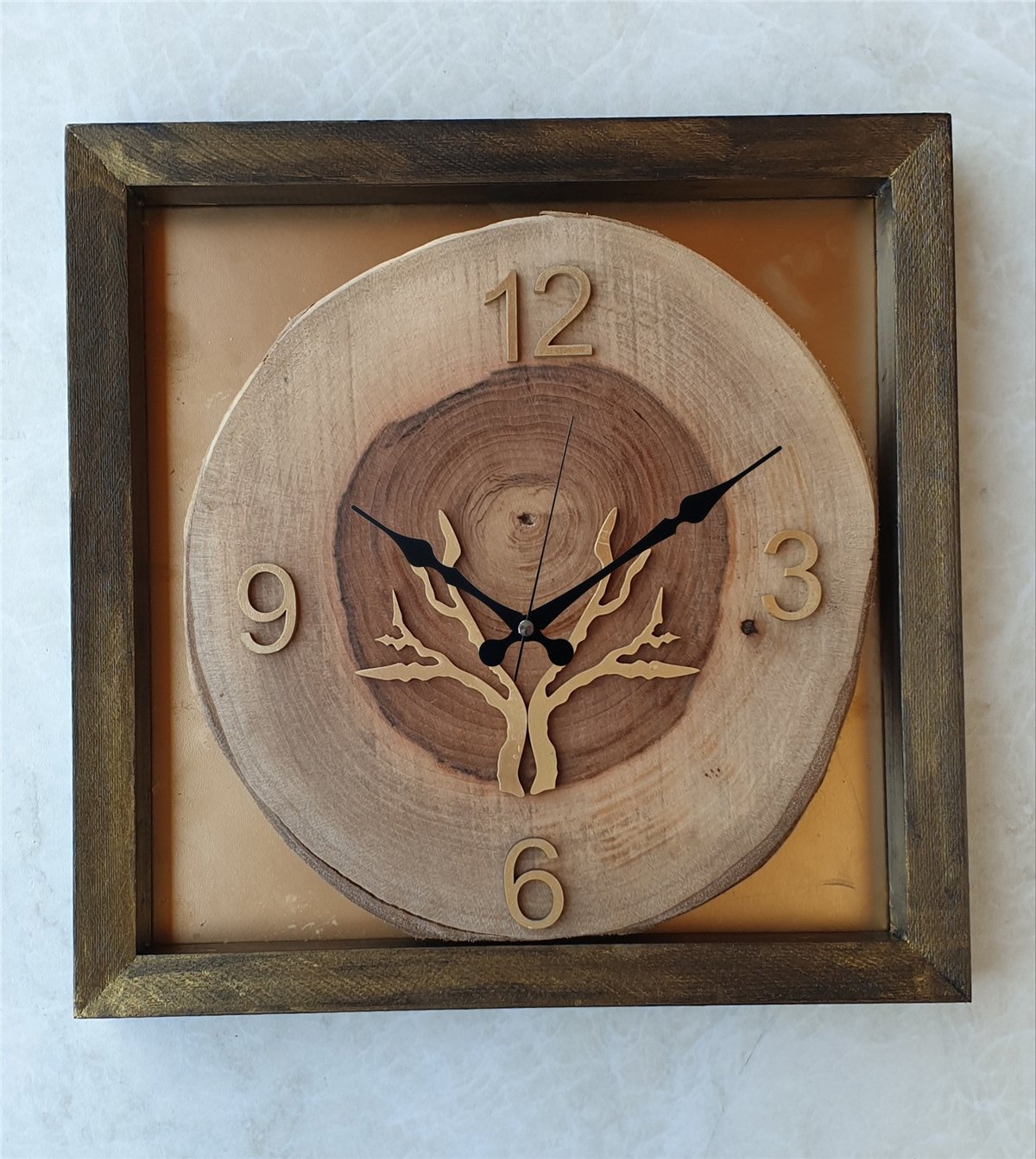 Markakanvas Kare, Doğal Masif Ahşap Ceviz Ağacı  Altın GOLD) Rakam Renkli  DUVAR , MASA Saati 30x30 cm