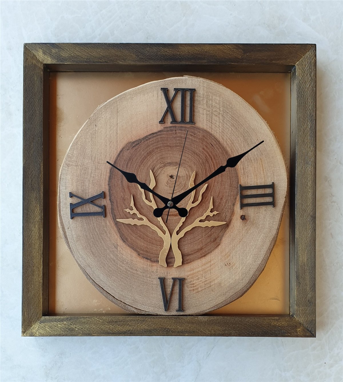 Markakanvas Kare, Doğal Masif Ahşap Ceviz Ağacı  Altın GOLD) Rakam Renkli  DUVAR , MASA Saati 30x30 cm