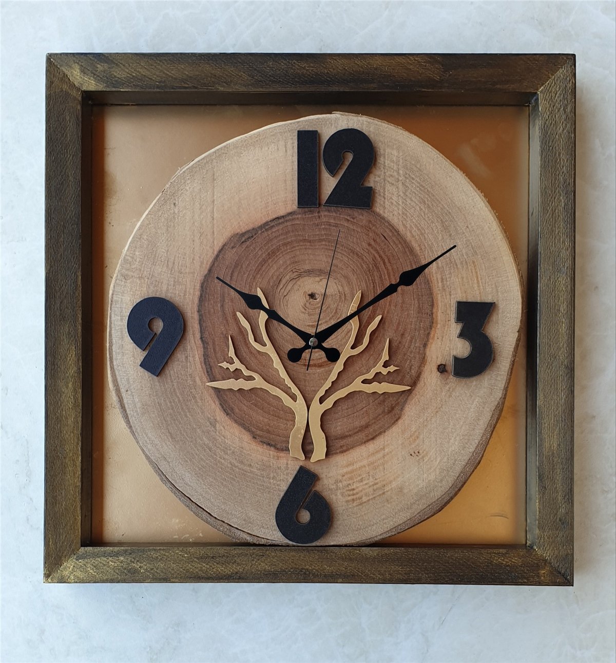 Markakanvas Kare, Doğal Masif Ahşap Ceviz Ağacı  Altın GOLD) Rakam Renkli  DUVAR , MASA Saati 30x30 cm