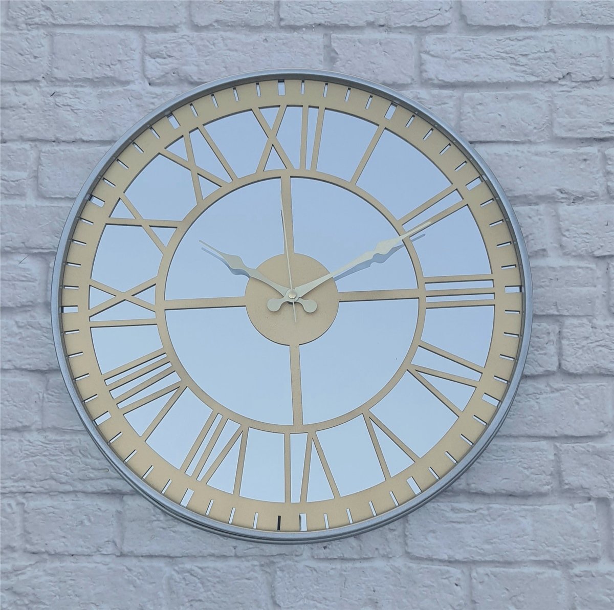 Markakanvas Metalik Gri Renkli Metal Kasalı Aynalı Duvar Saati Çap 40 cm - Çap 50 cm