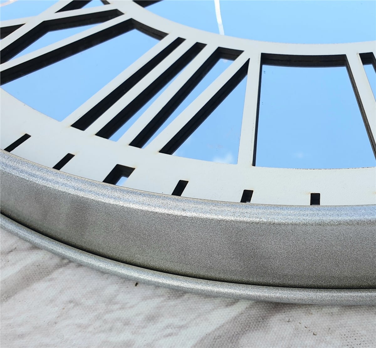 Markakanvas Metalik Gri Renkli Metal Kasalı Aynalı Duvar Saati Çap 40 cm - Çap 50 cm