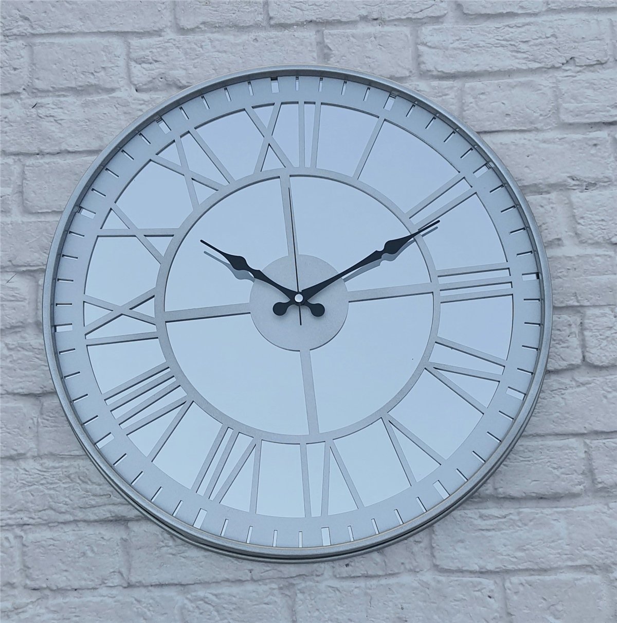 Markakanvas Metalik Gri Renkli Metal Kasalı Aynalı Duvar Saati Çap 40 cm - Çap 50 cm