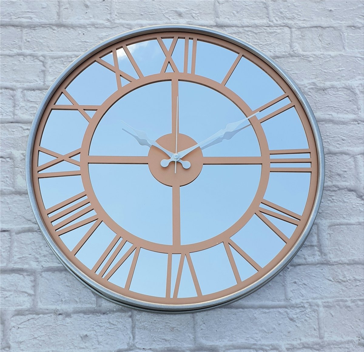 Markakanvas Metalik Gri Renkli Metal Kasalı Aynalı Duvar Saati Çap 40 cm - Çap 50 cm