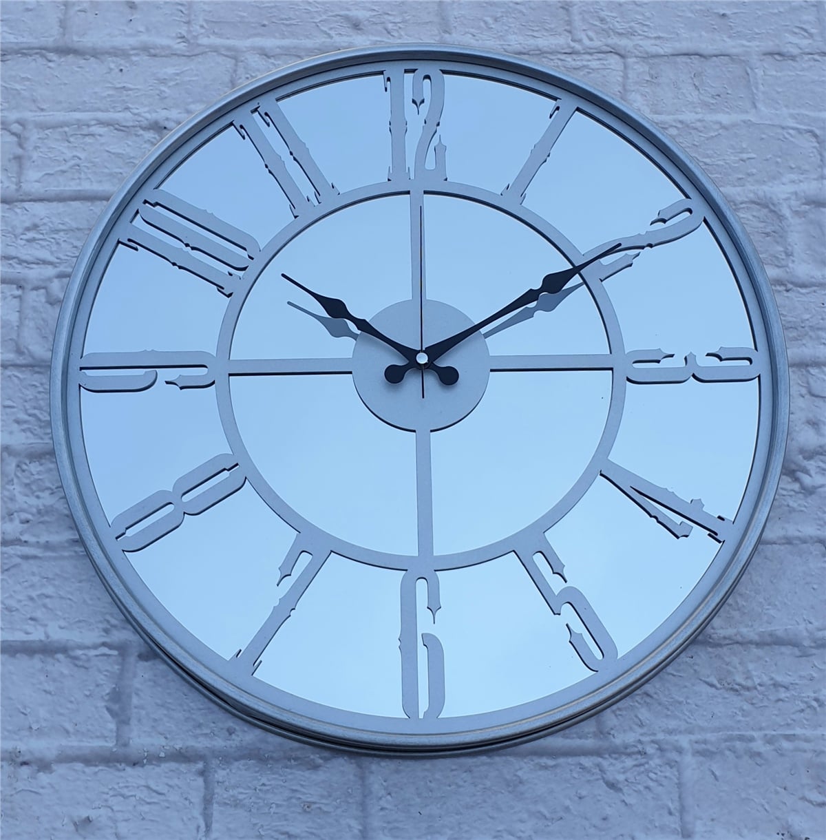 Markakanvas Metalik Gri Renkli Metal Kasalı Aynalı Duvar Saati Çap 40 cm - Çap 50 cm