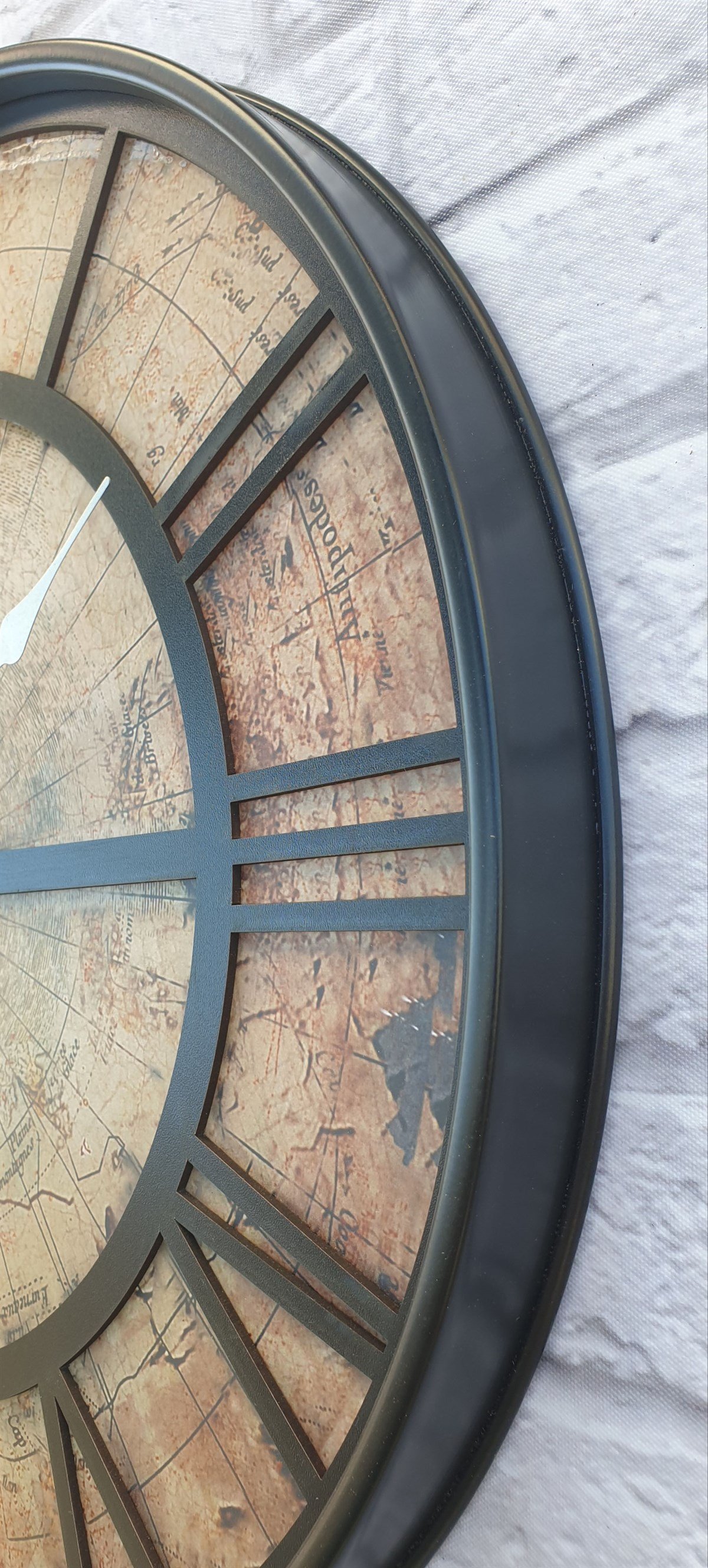 Markakanvas Siyah Metal Kasalı Eski Dünya Haritalı Duvar Saati  (Çap 50 cm - 80 cm )