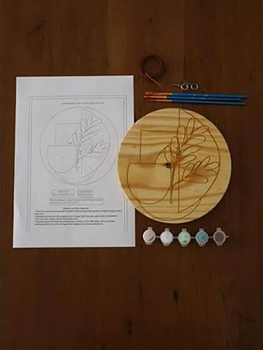 Bir Tutam Ahşap Boyama Seti(doğal amerikan çamı 19 cm çap 2.5 cm kalınlık)
