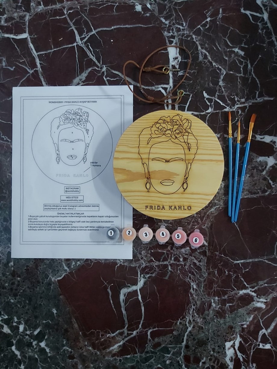 Frida Kahlo Ahşap Boyama Seti(doğal amerikan çamı 19 cm çap 2.5 cm kalınlık)