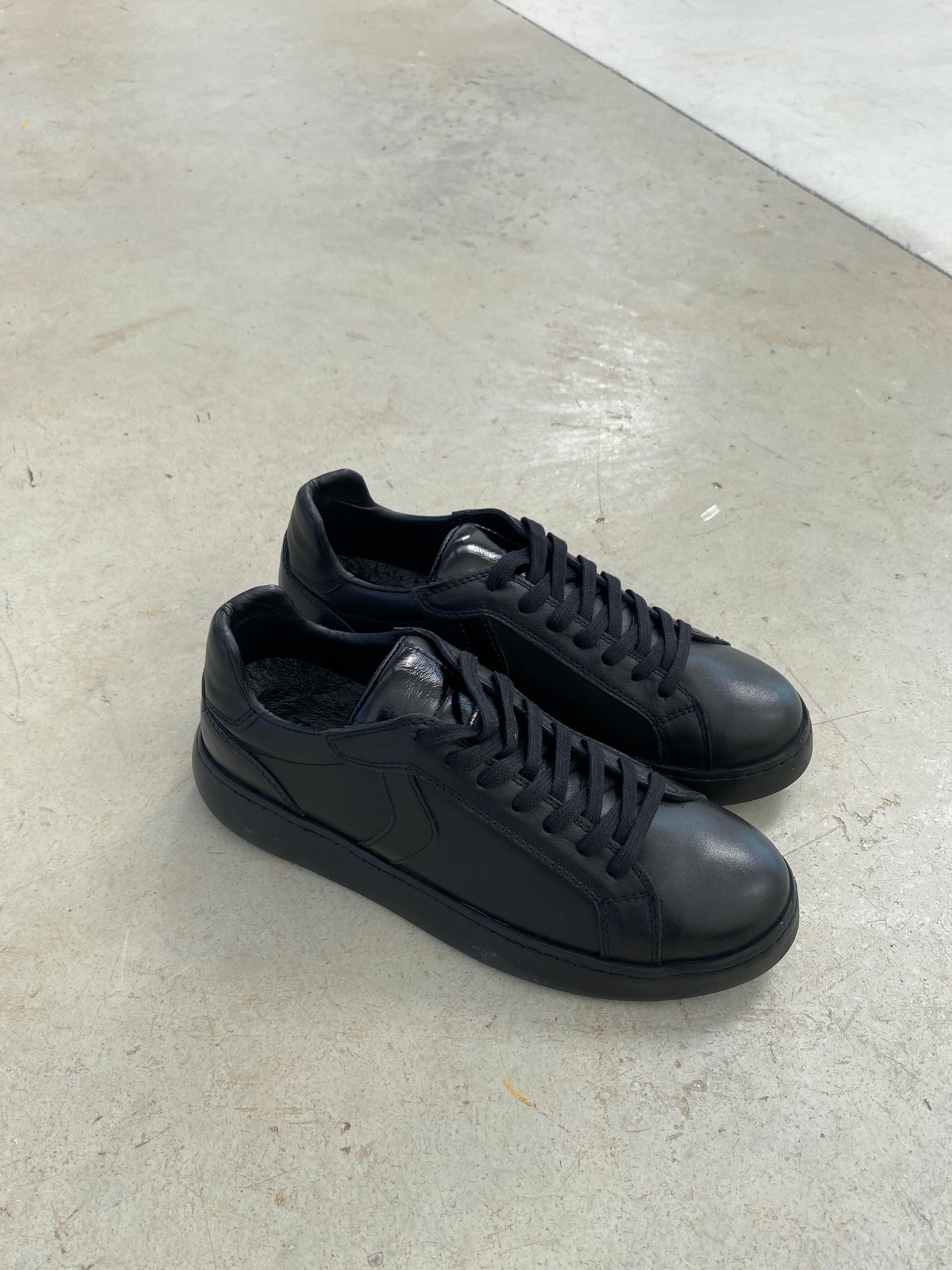HAKİKİ DERİ SİYAH SNEAKER 