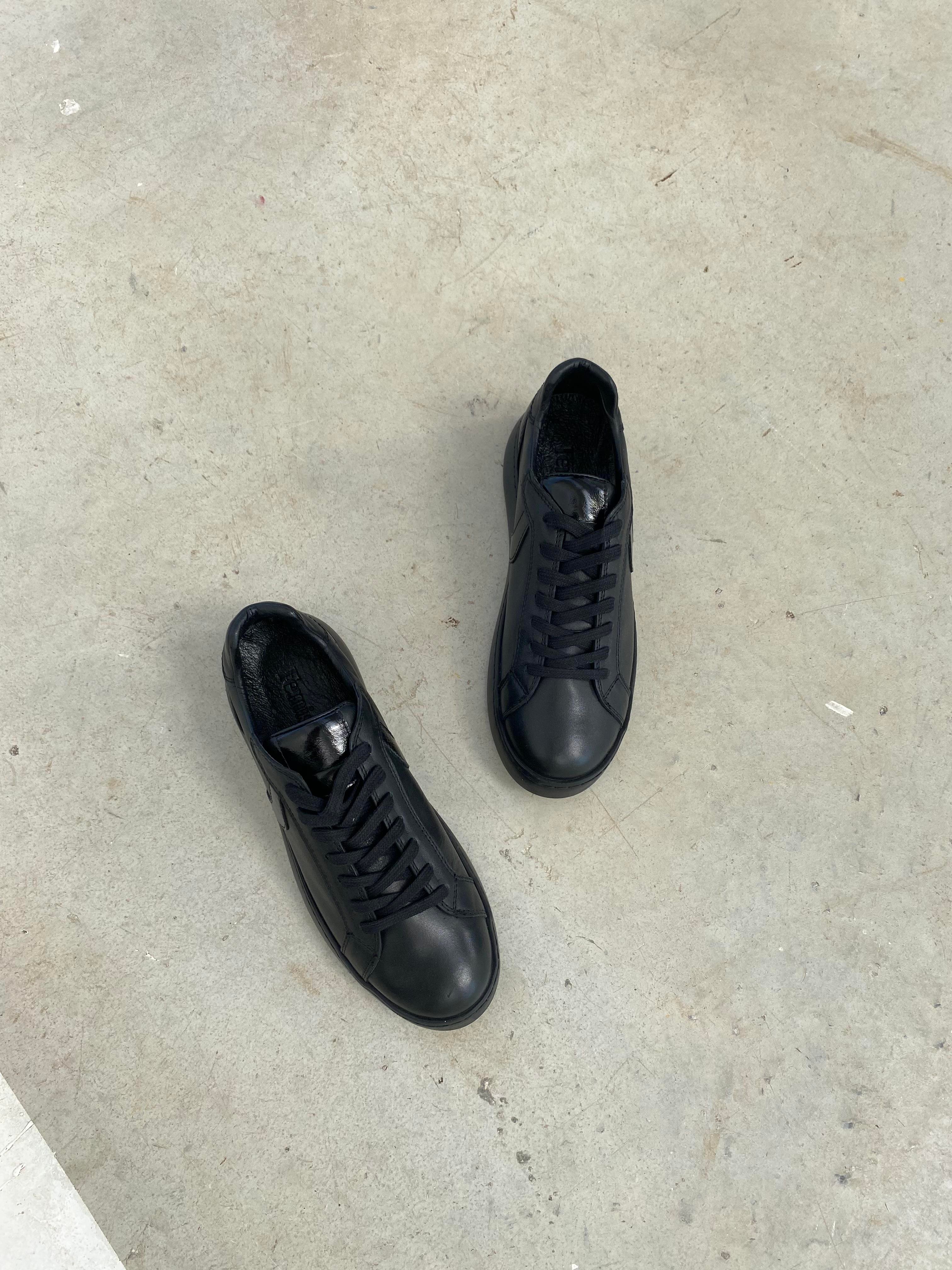 HAKİKİ DERİ SİYAH SNEAKER 