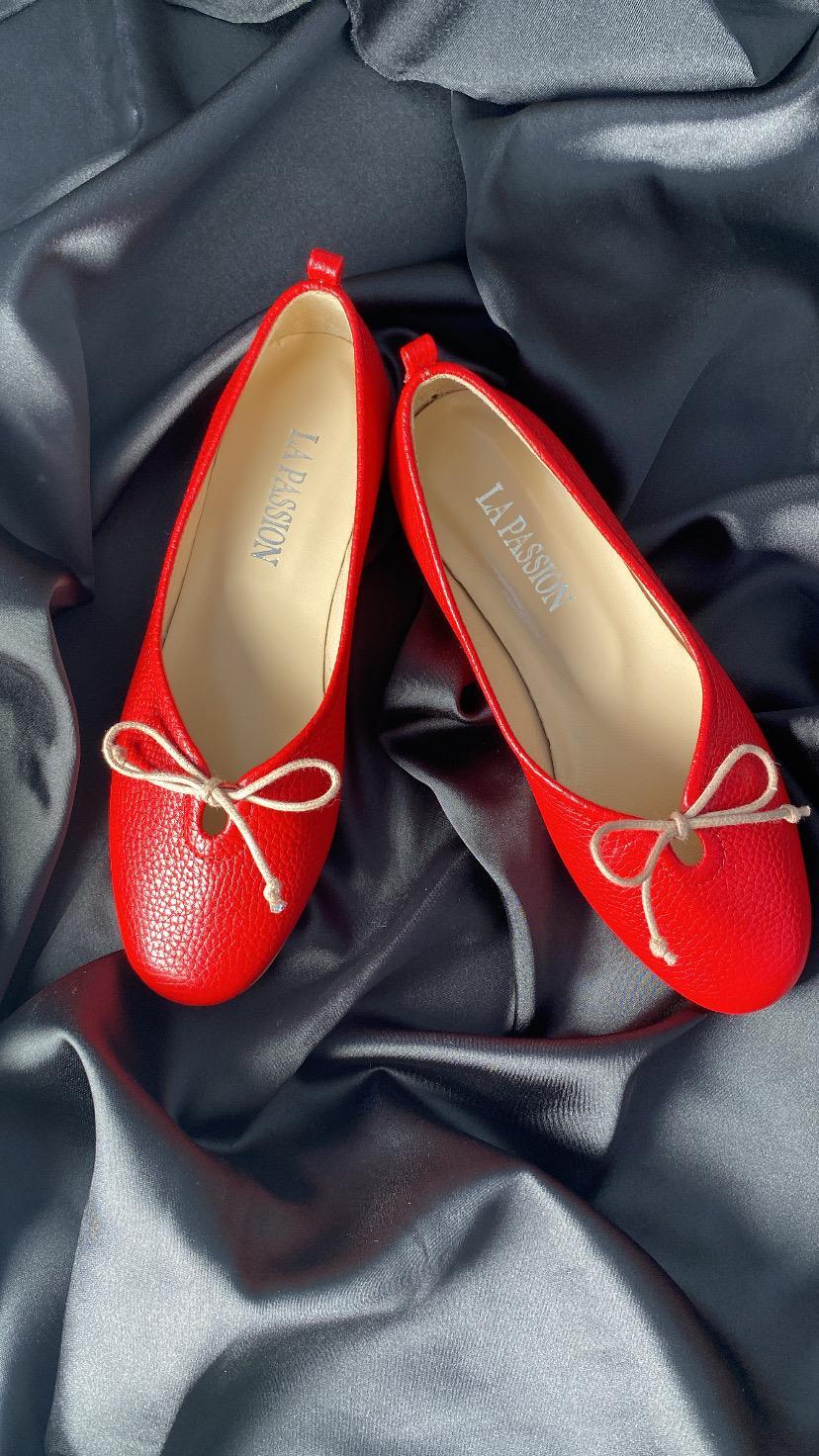 ÖNÜ BAĞCIKLI DERİ BABET KIRMIZI