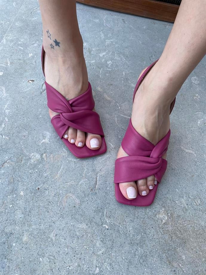 TASARIM PEMBE TOPUKLU AYAKKABI