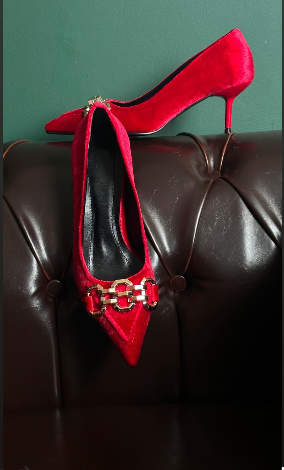 Chance Kırmızı Kadife Aksesuar Detaylı Stiletto