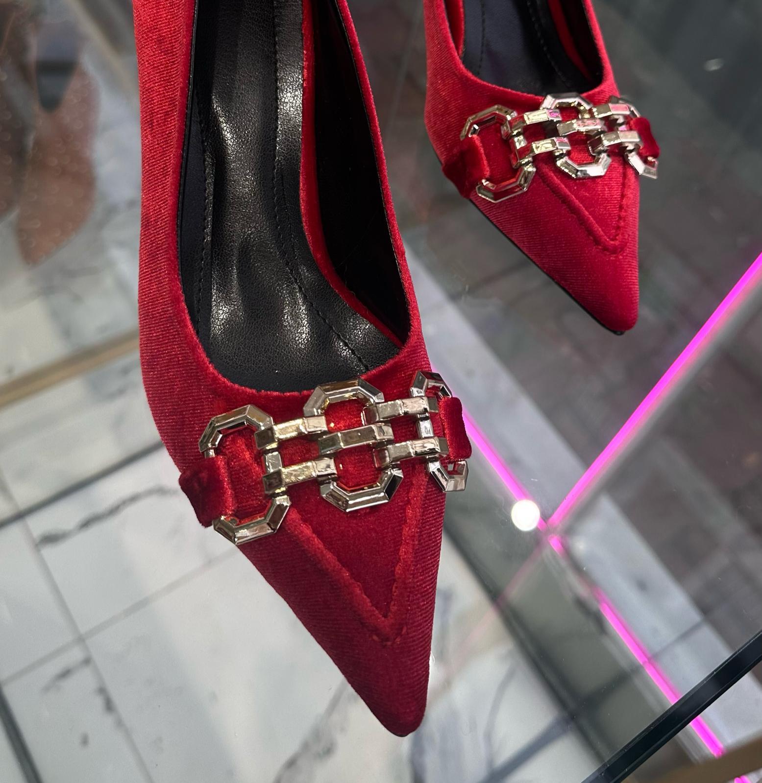 Chance Kırmızı Kadife Aksesuar Detaylı Stiletto