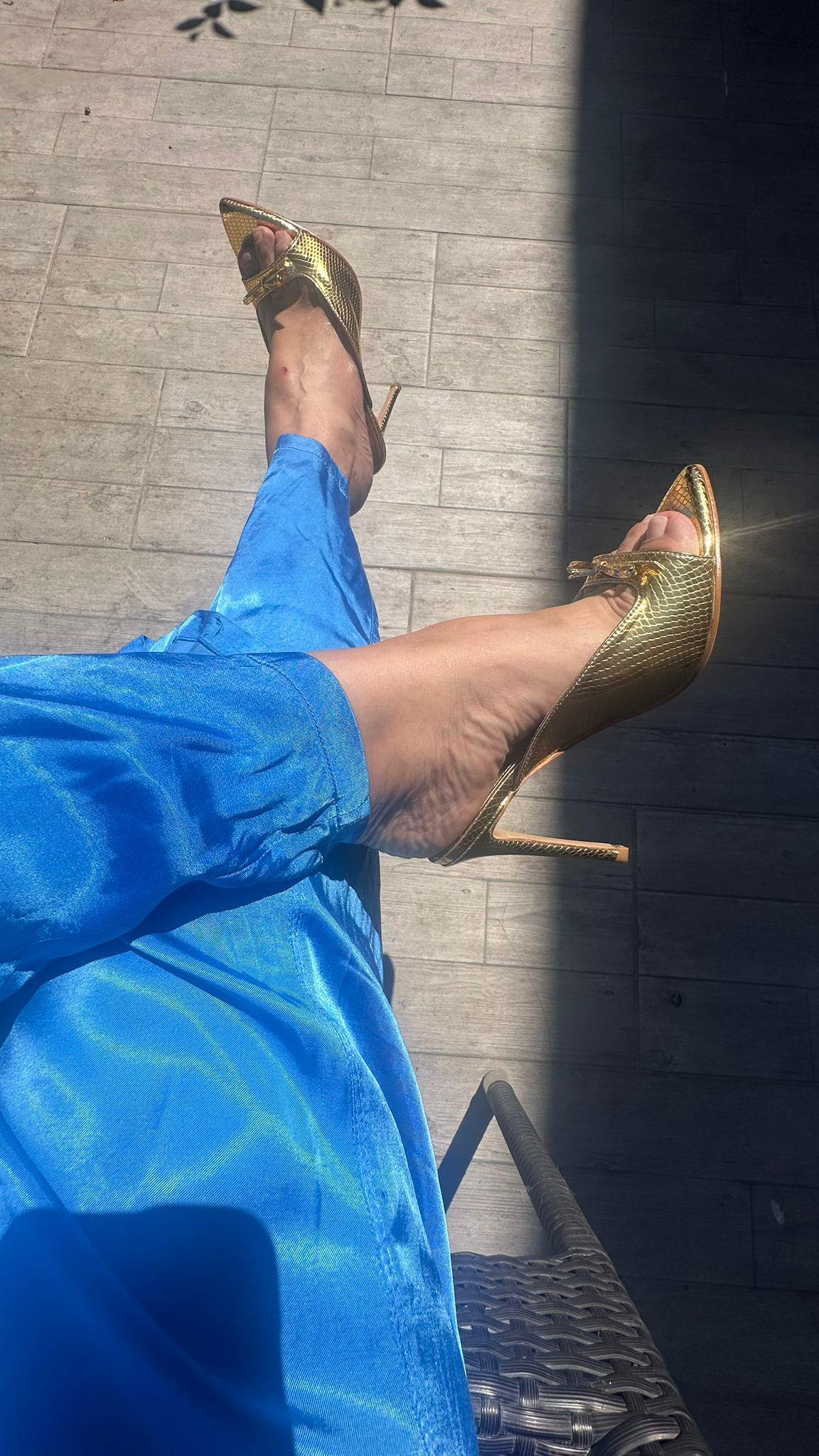 Dalia Gold Desenli İnce Topuk Sandalet