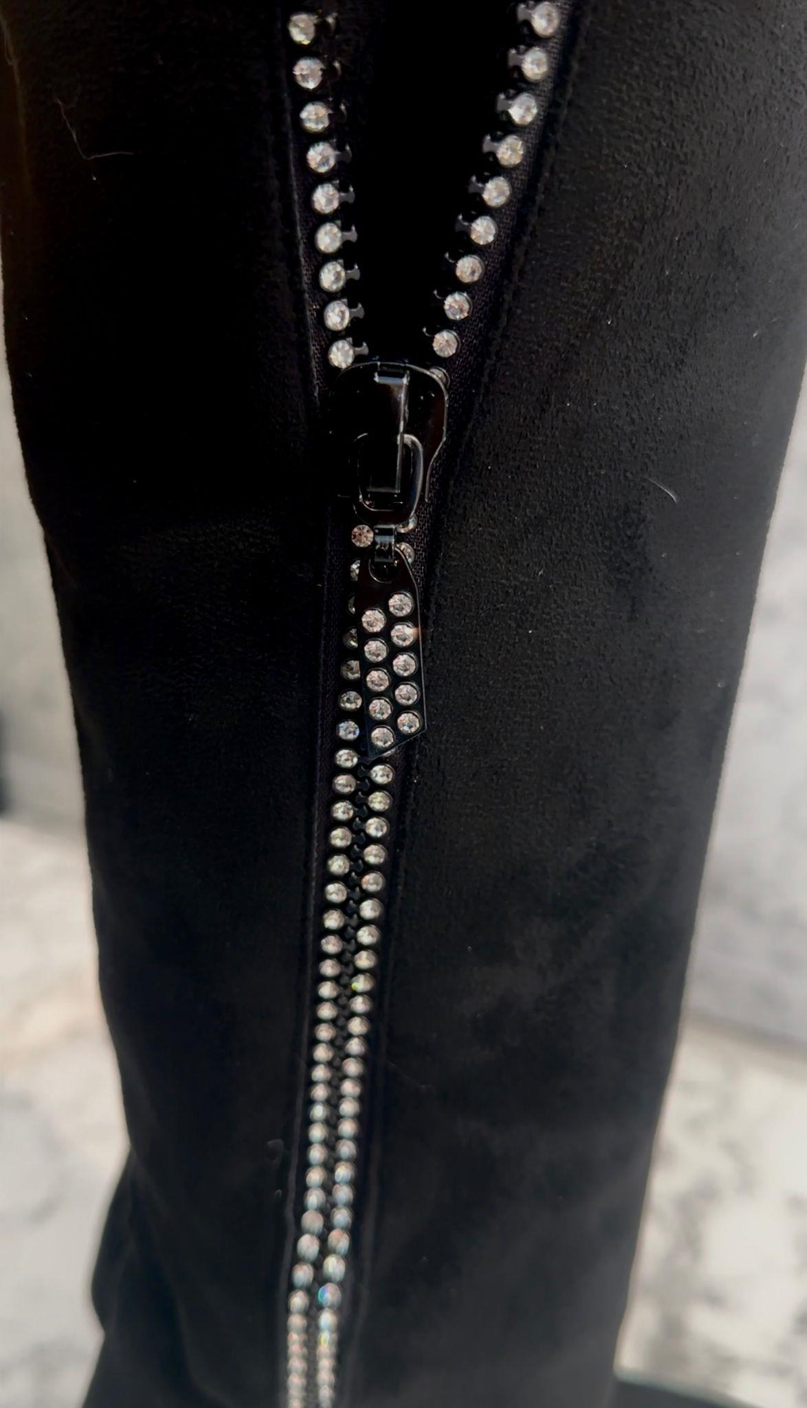 Diola Siyah Fermuar Detaylı Çizme