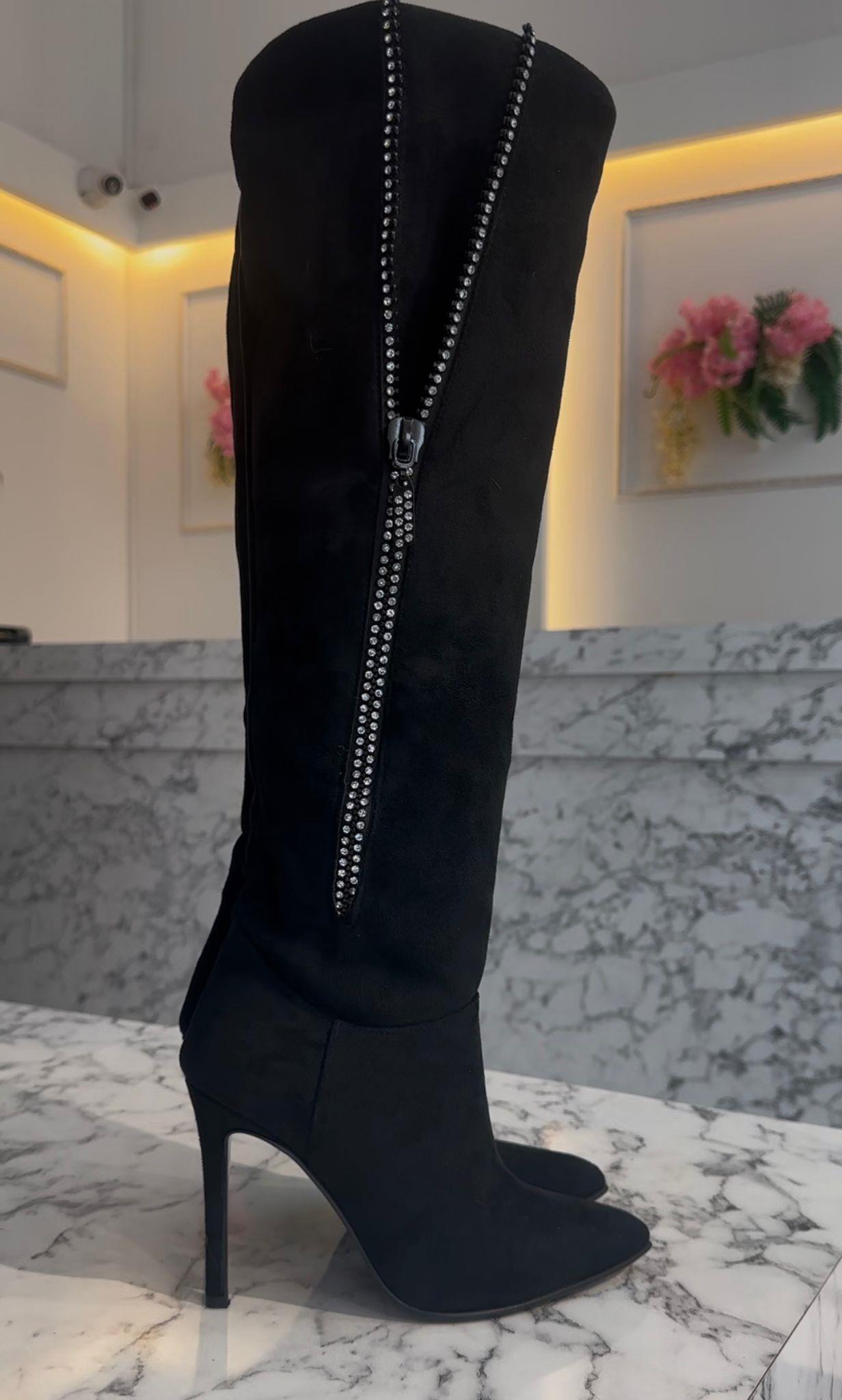 Diola Siyah Fermuar Detaylı Çizme