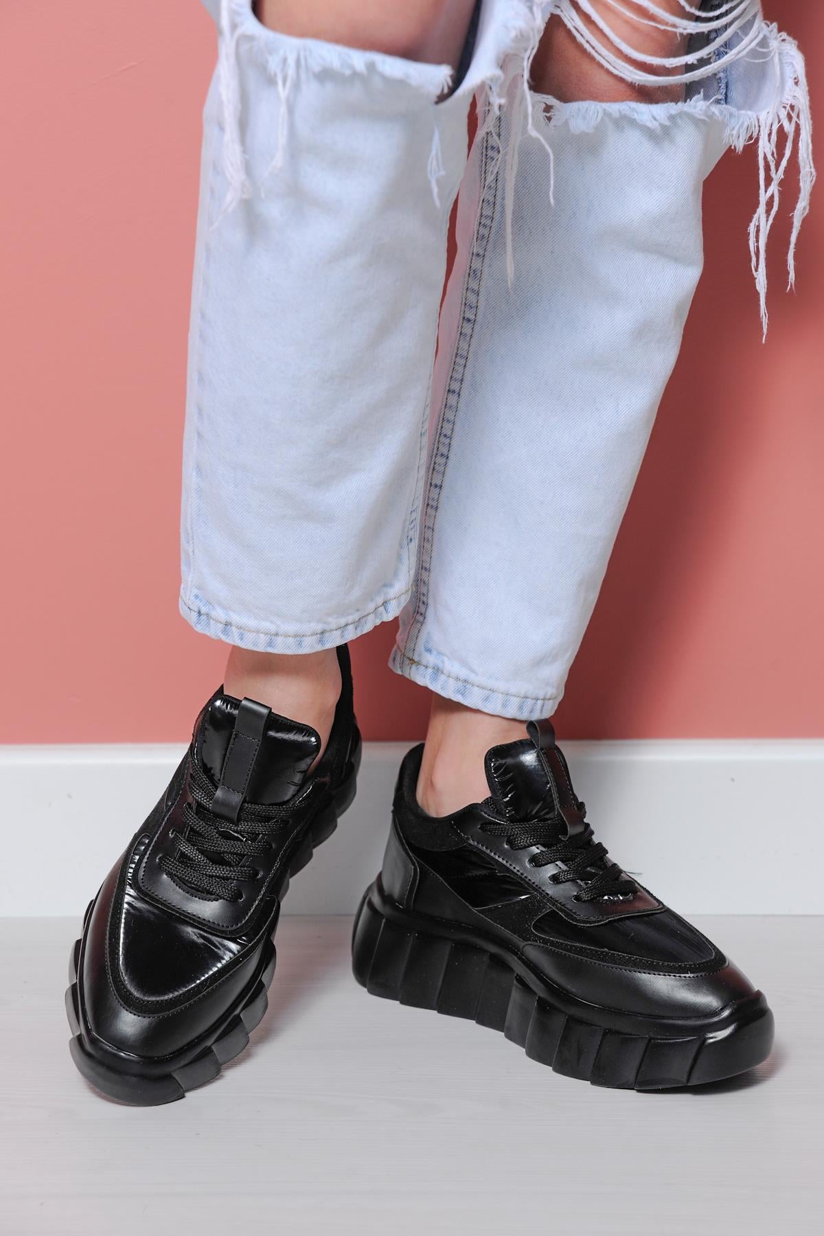 Elen Siyah Bağcıklı Sneakers 