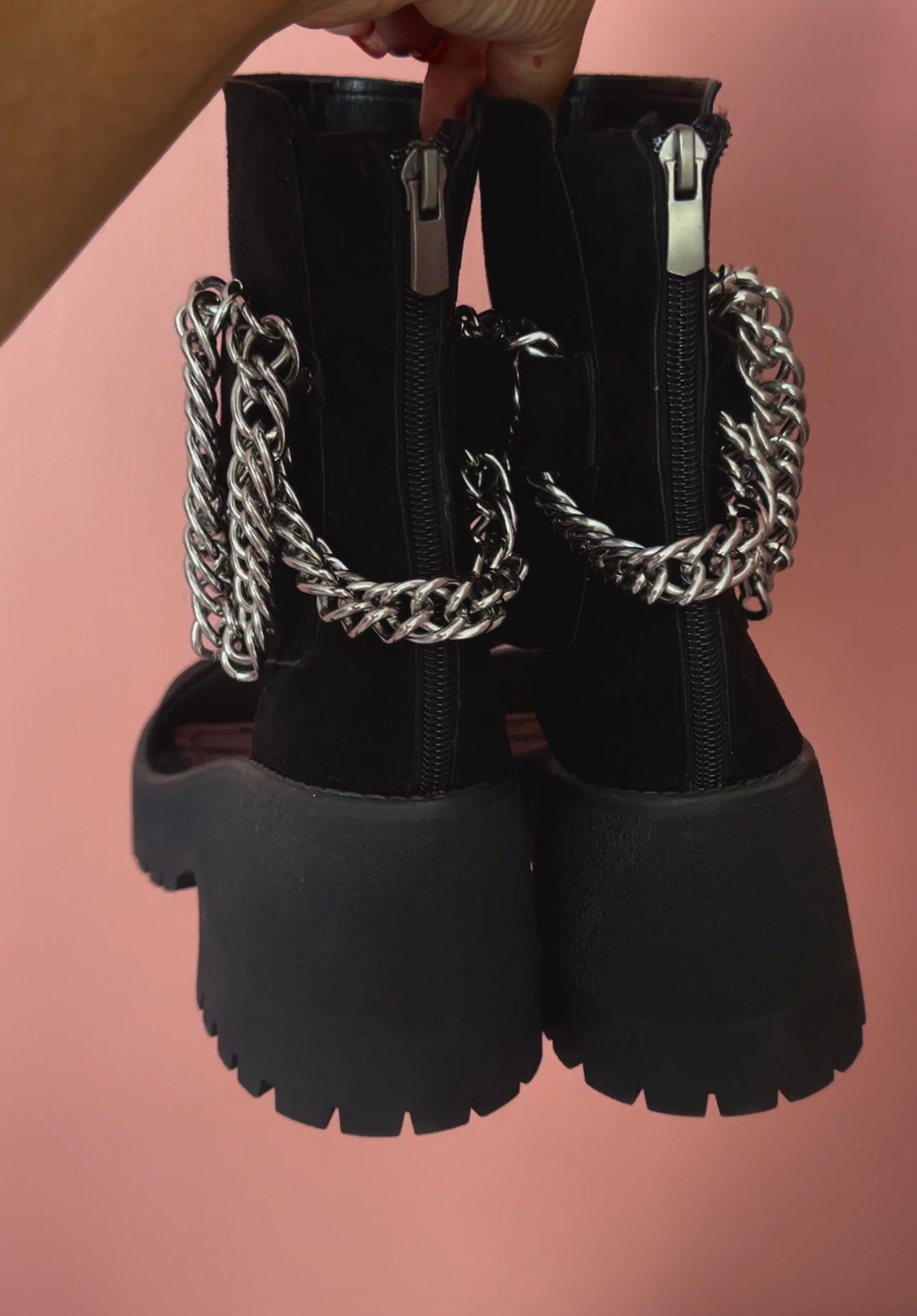 Gary Zincir Detaylı Siyah Süet Sandalet