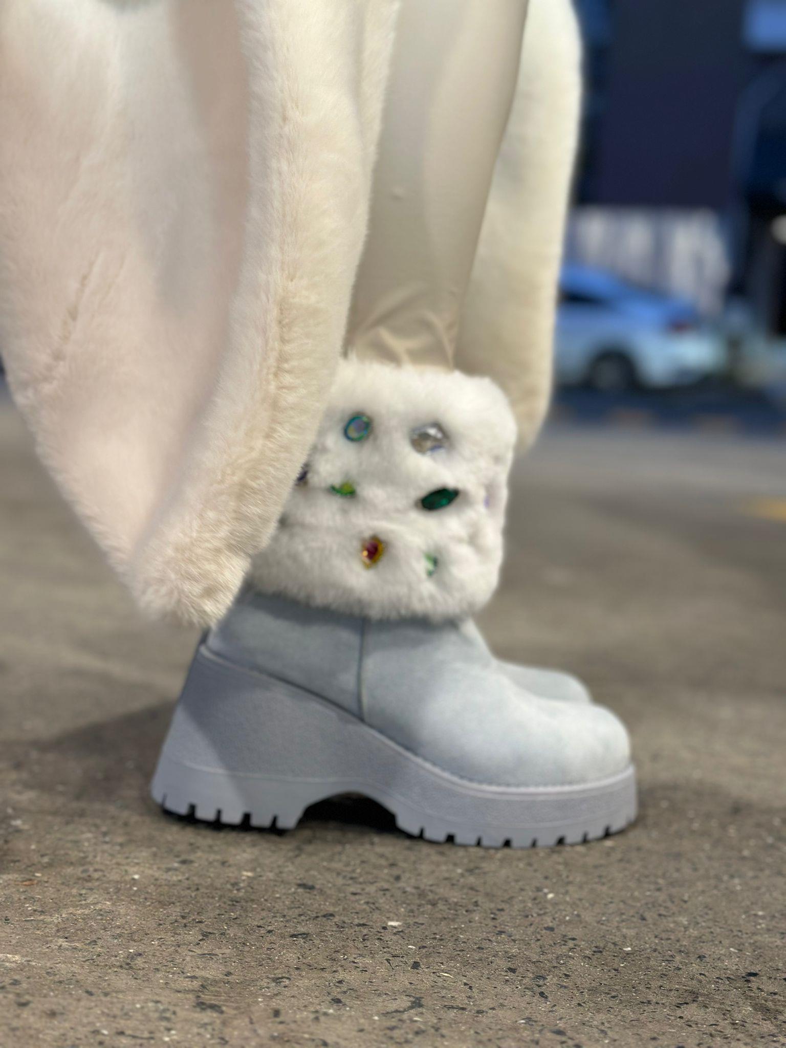 Harmon Bebe Mavi Kürk & Taş Detaylı Bot 