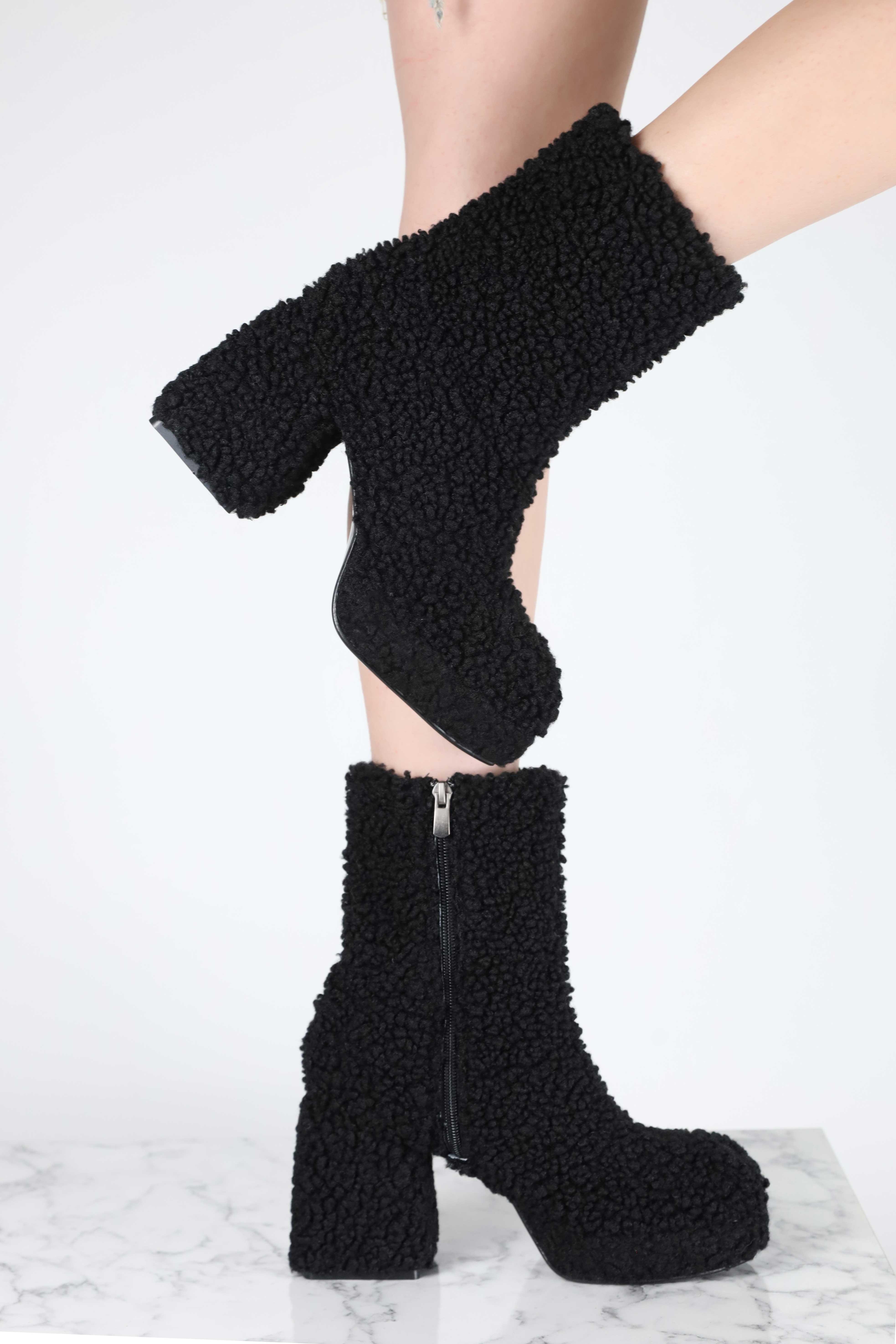 Hella Siyah Kürklü Platformlu Bot  