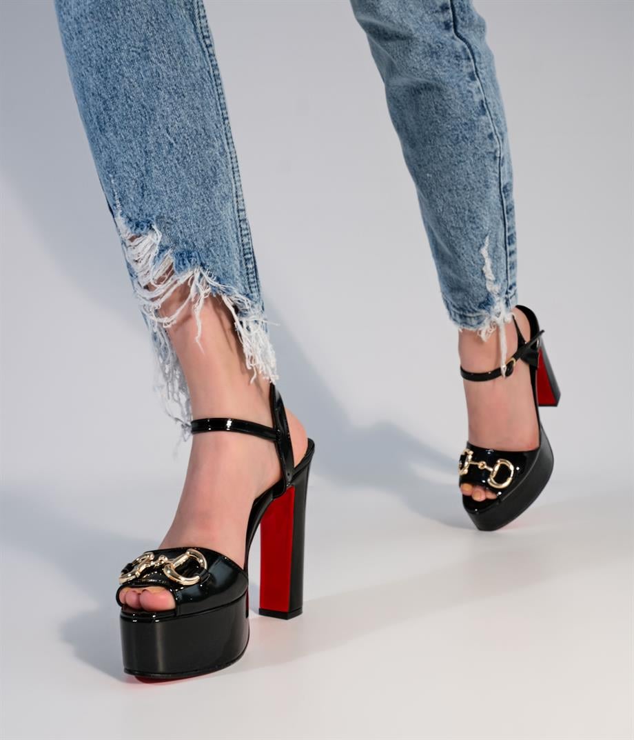 Henna Siyah Rugan Platformlu Sandalet 