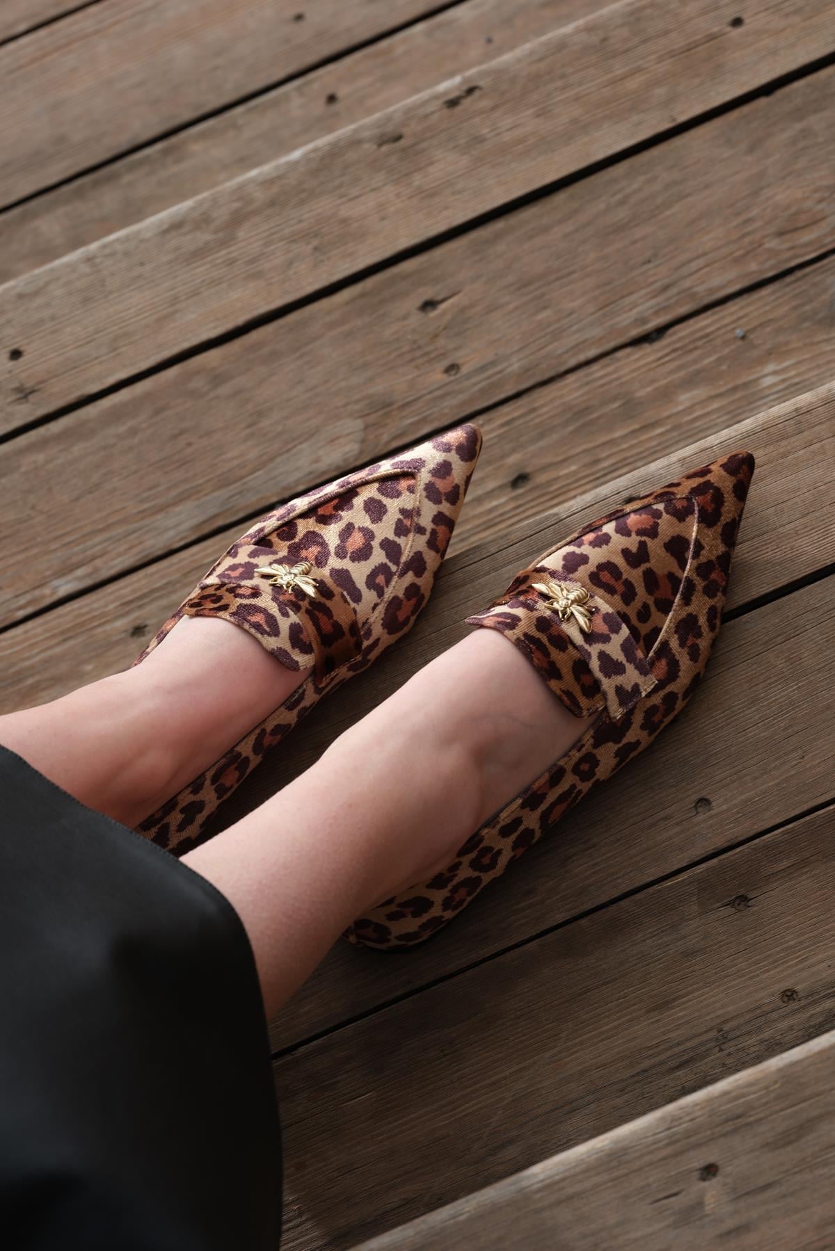 İrina Leopar Rugan Toka Detaylı Babet
