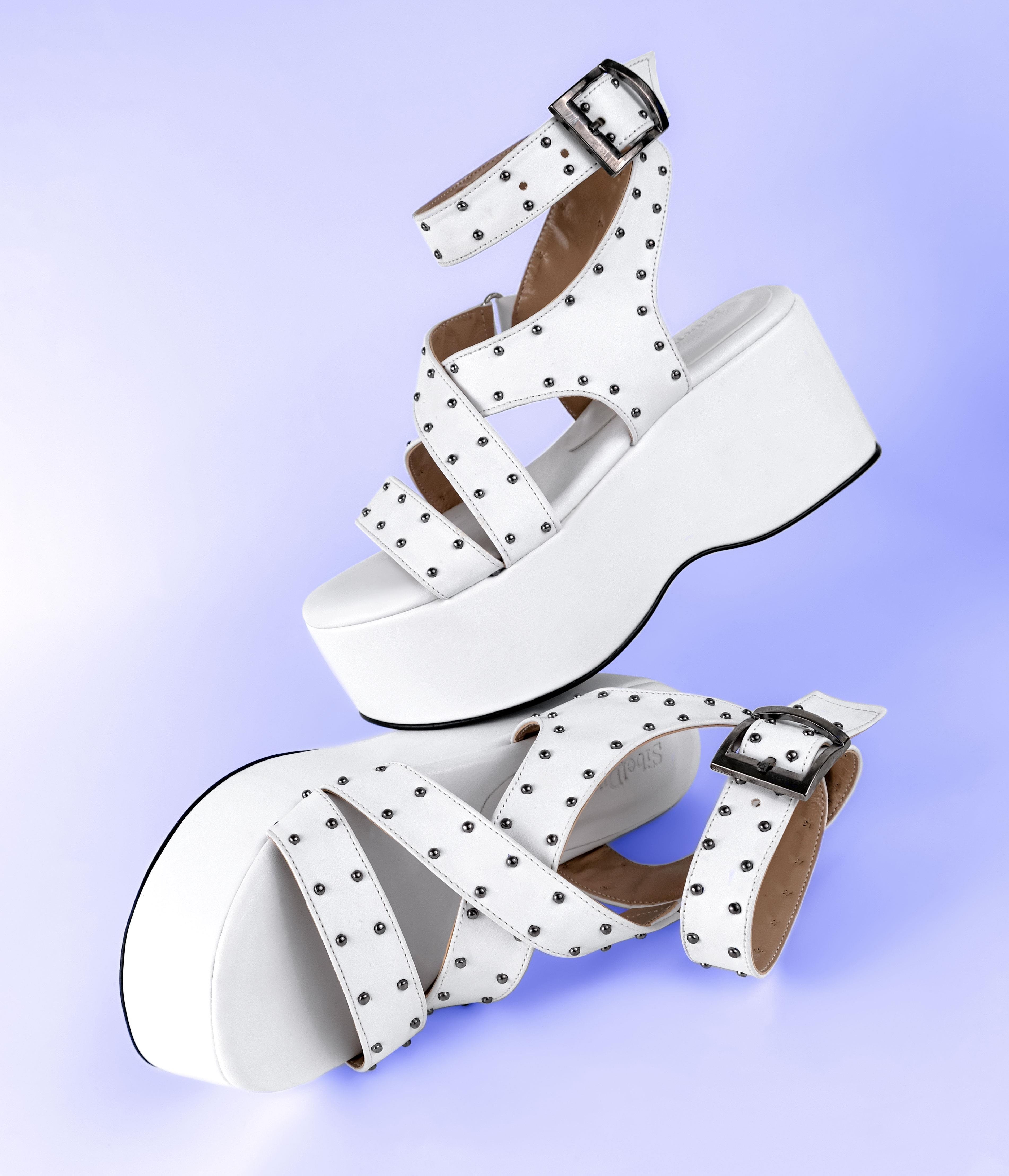 Karlee Beyaz Metal Troklu Sandalet